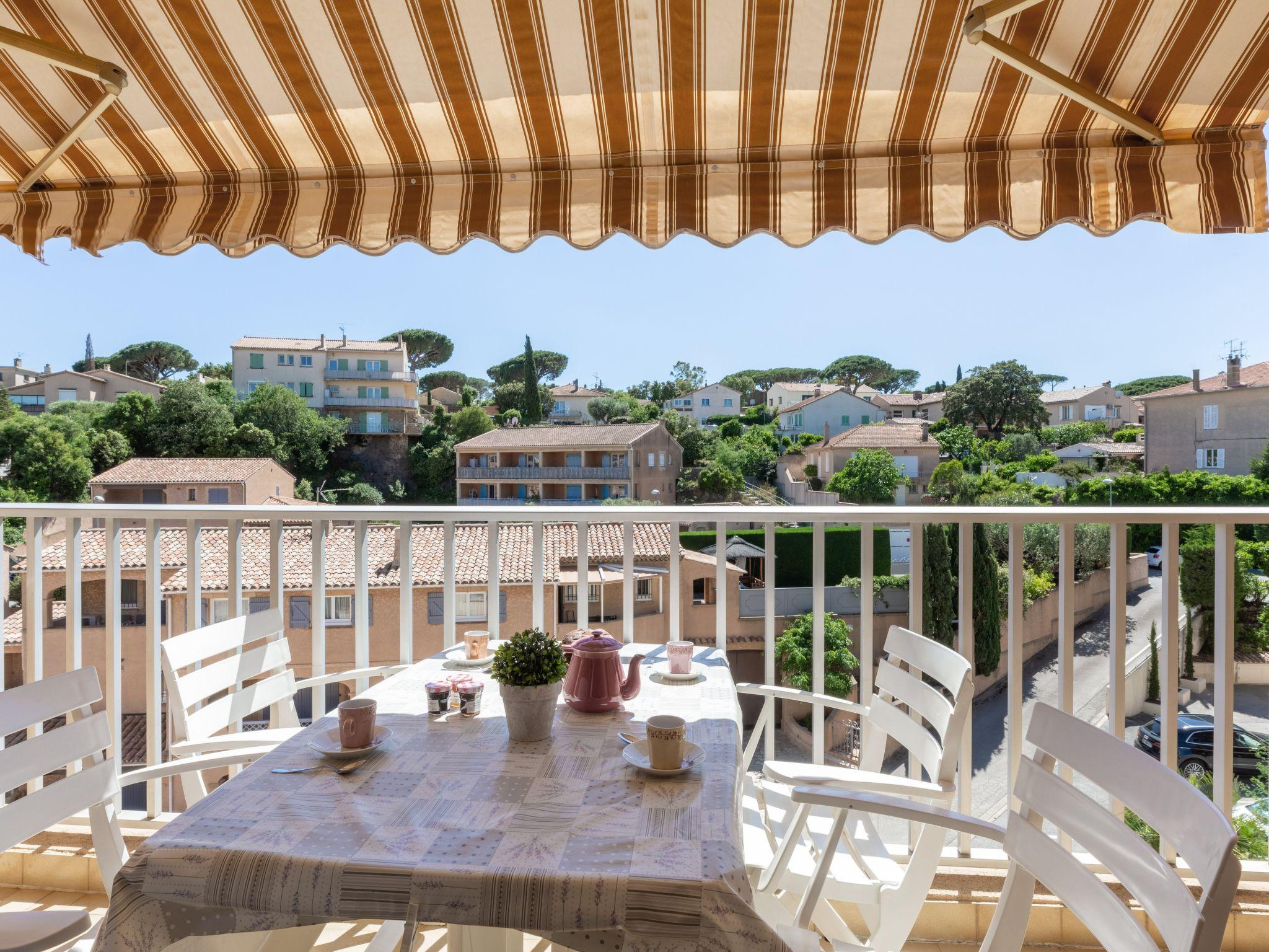 Foto 10 - Apartamento de 1 habitación en Sainte-Maxime con piscina y vistas al mar