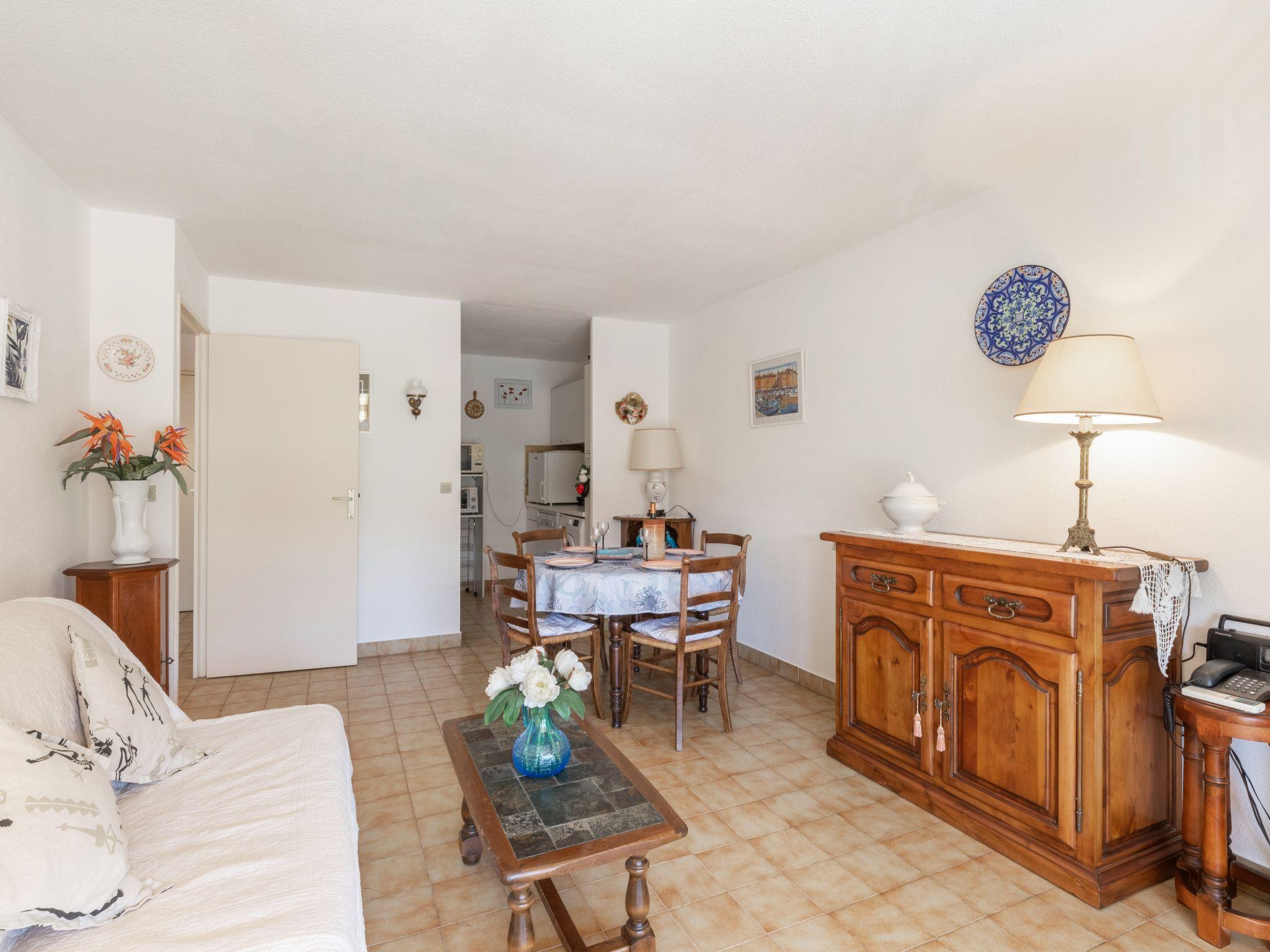 Foto 6 - Apartamento de 1 quarto em Sainte-Maxime com piscina e terraço