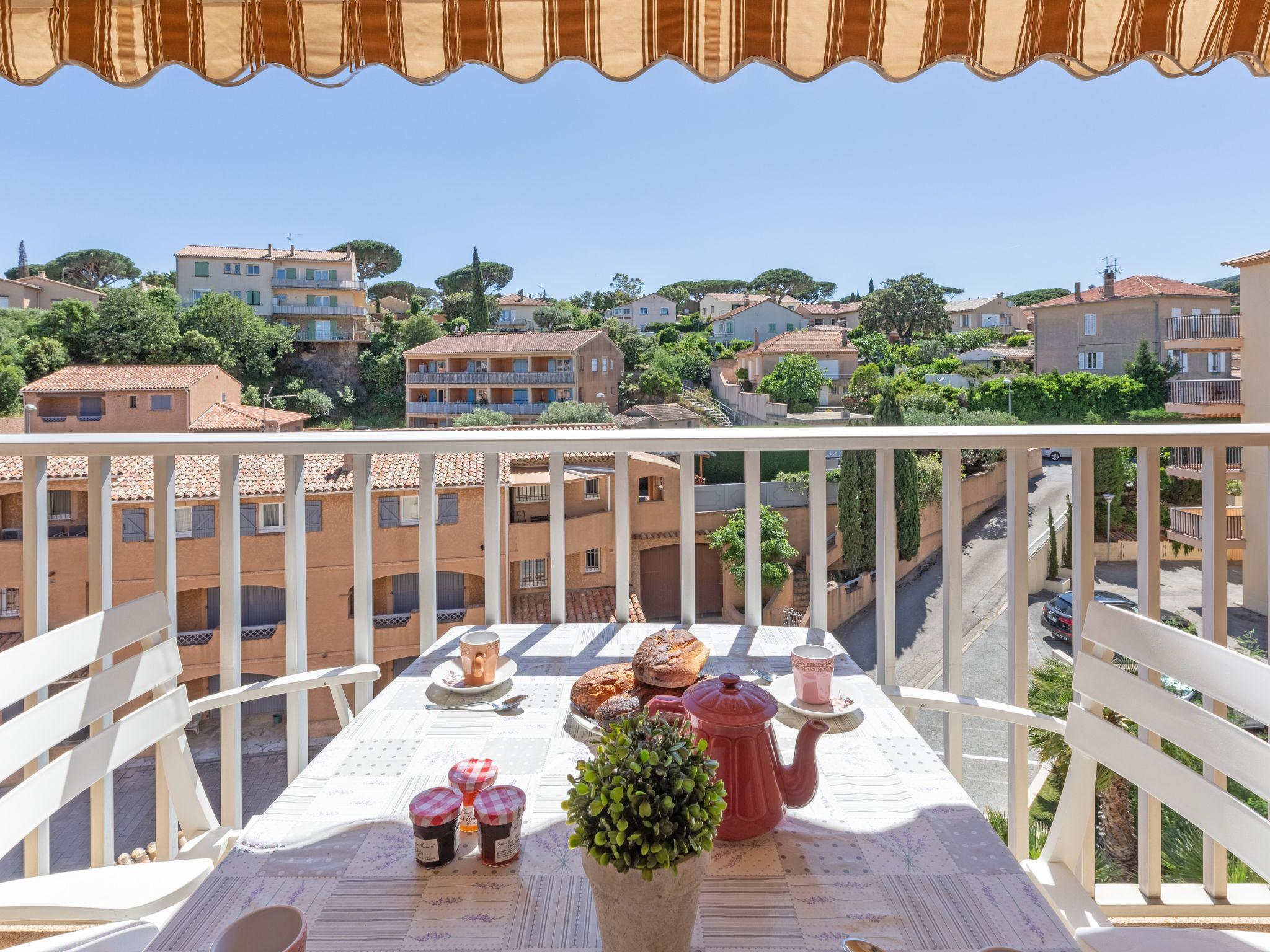 Foto 11 - Apartamento de 1 habitación en Sainte-Maxime con piscina y vistas al mar