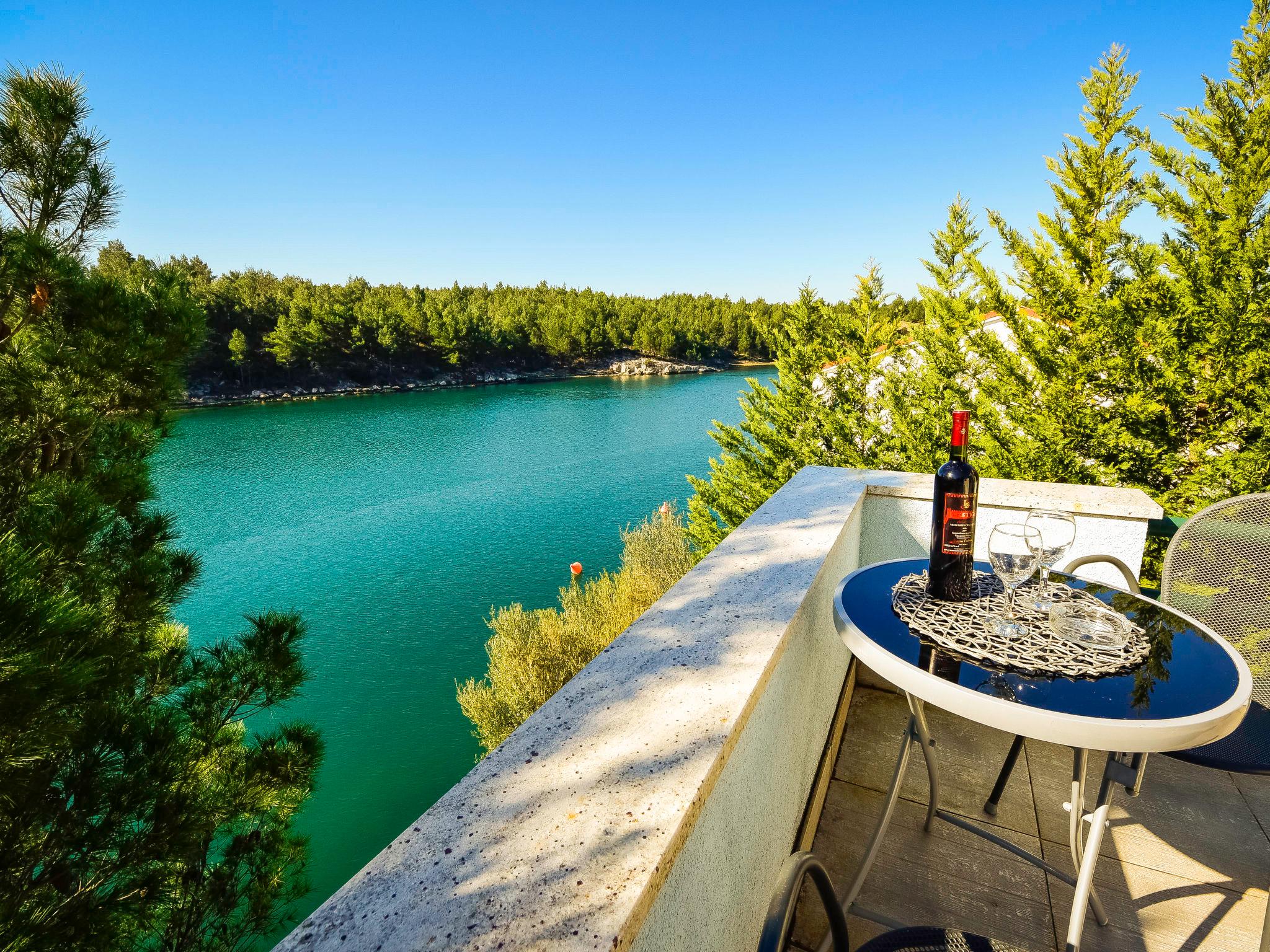 Photo 1 - Maison de 2 chambres à Obrovac avec terrasse et vues à la mer