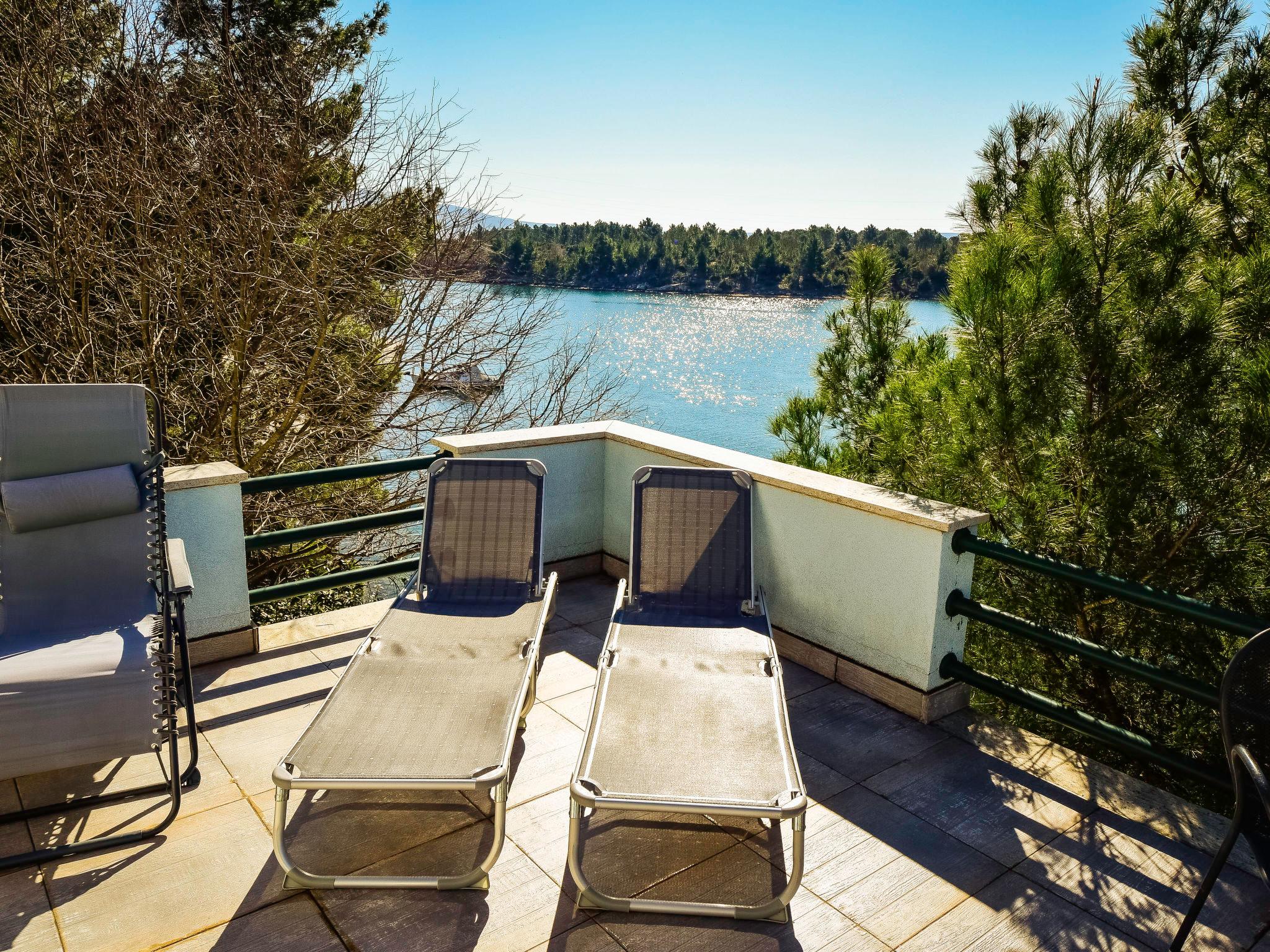 Photo 11 - Maison de 2 chambres à Obrovac avec terrasse et vues à la mer