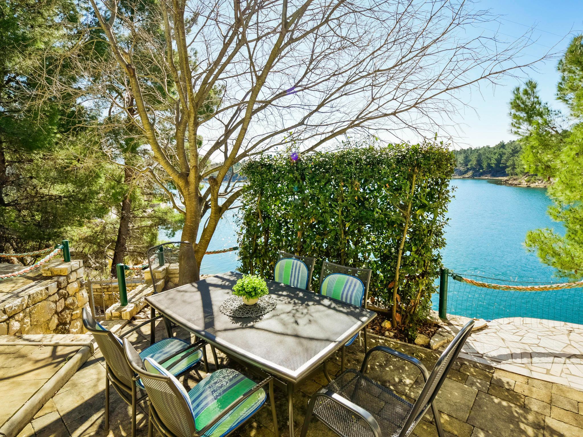 Photo 2 - Maison de 2 chambres à Obrovac avec terrasse et vues à la mer