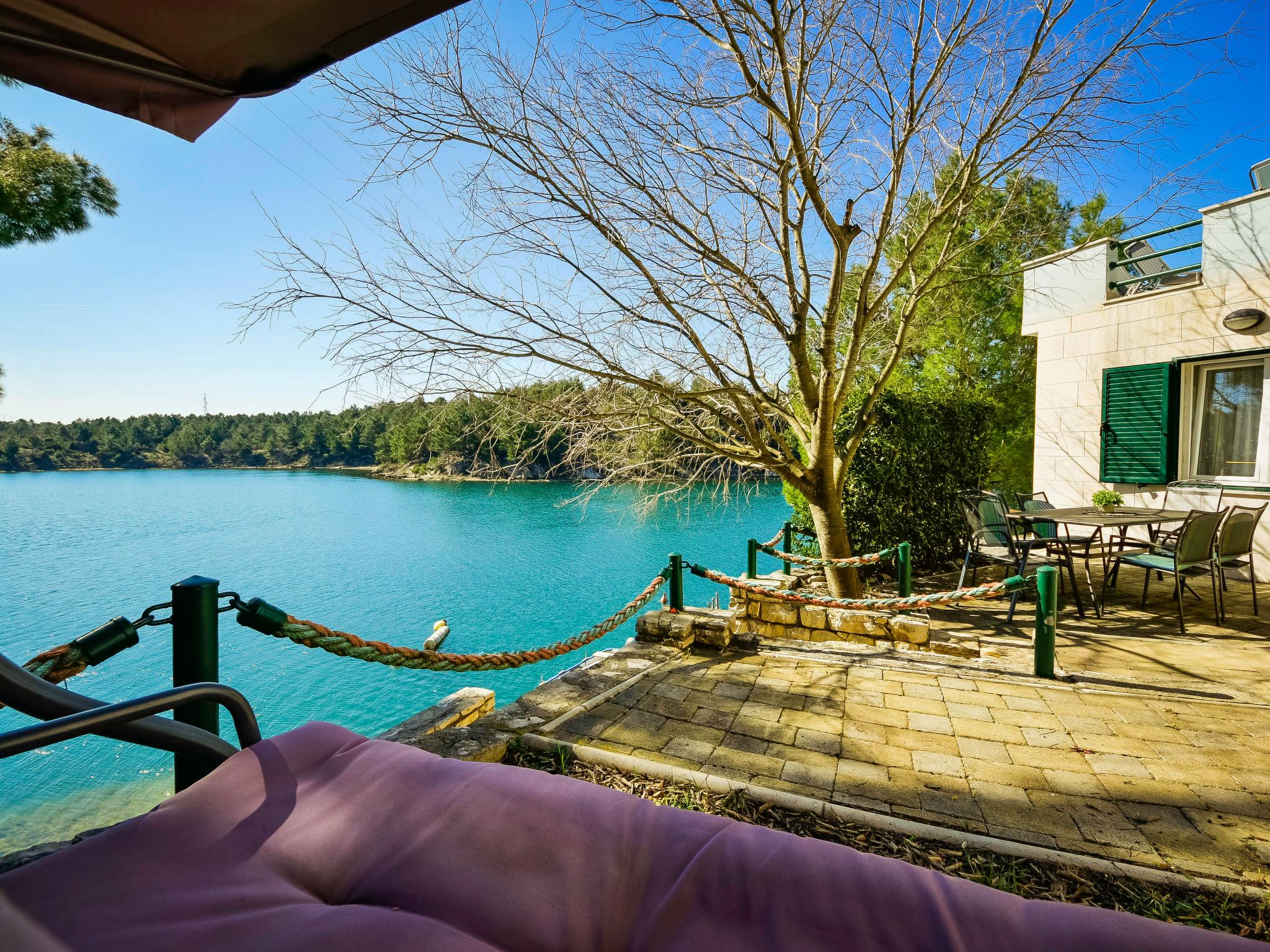 Photo 15 - Maison de 2 chambres à Obrovac avec terrasse et vues à la mer