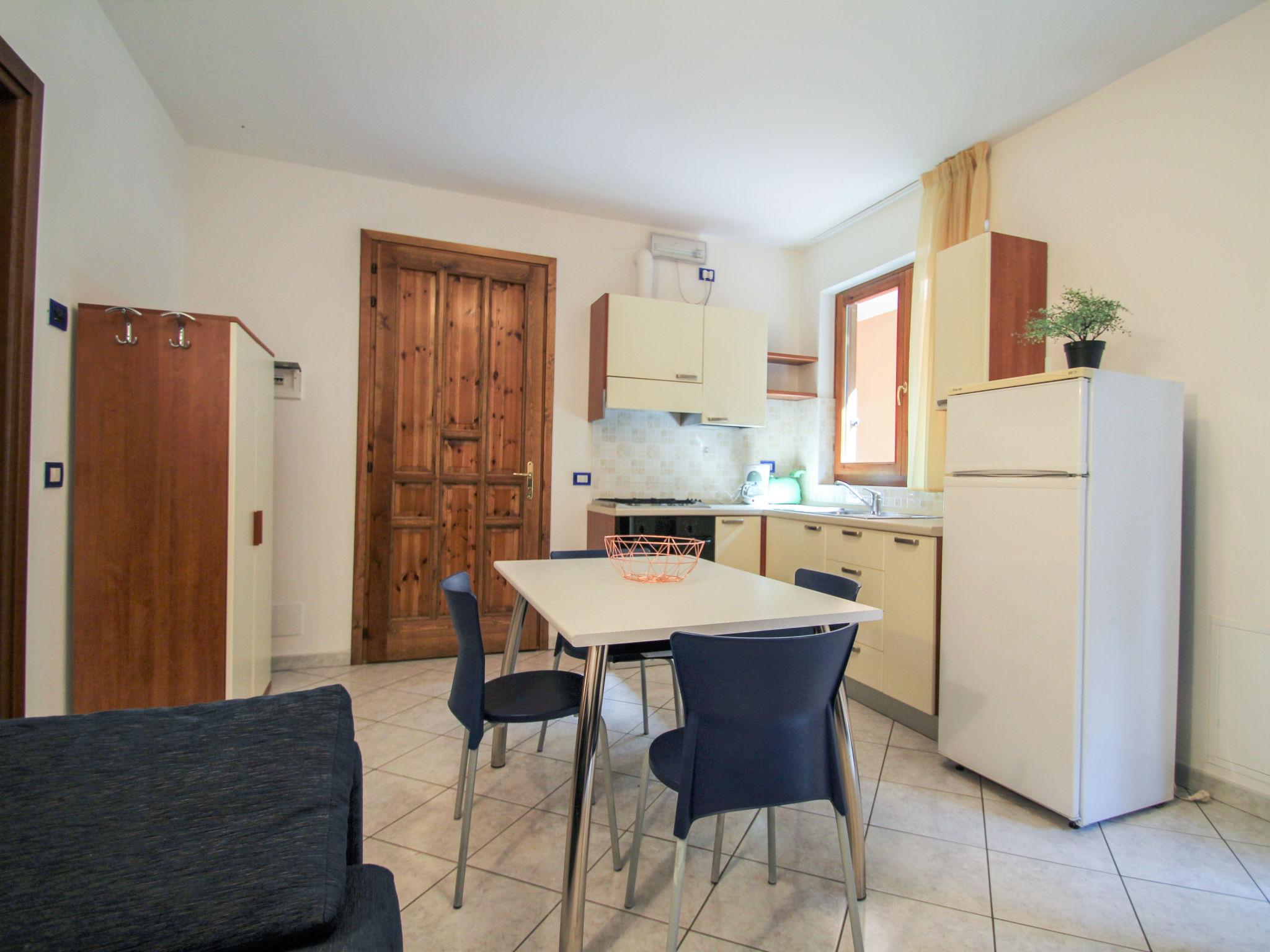 Photo 7 - 1 bedroom Apartment in Luino with swimming pool and garden