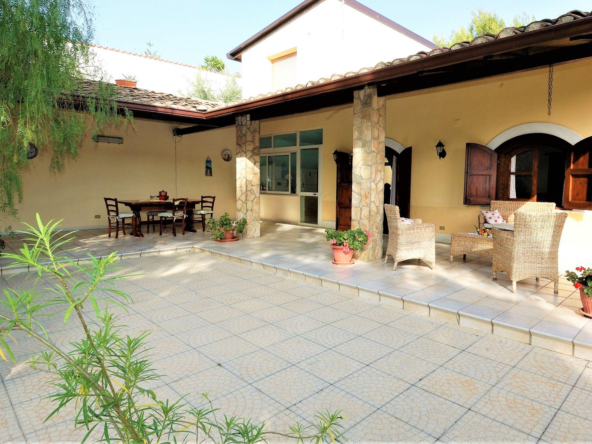 Photo 3 - Maison de 3 chambres à Trappeto avec piscine privée et jardin