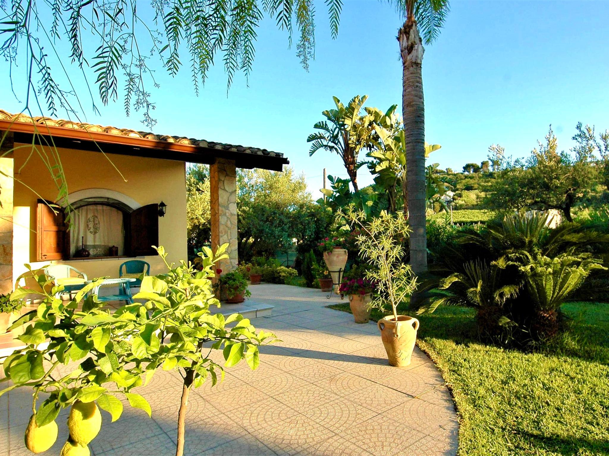 Photo 2 - Maison de 3 chambres à Trappeto avec piscine privée et jardin