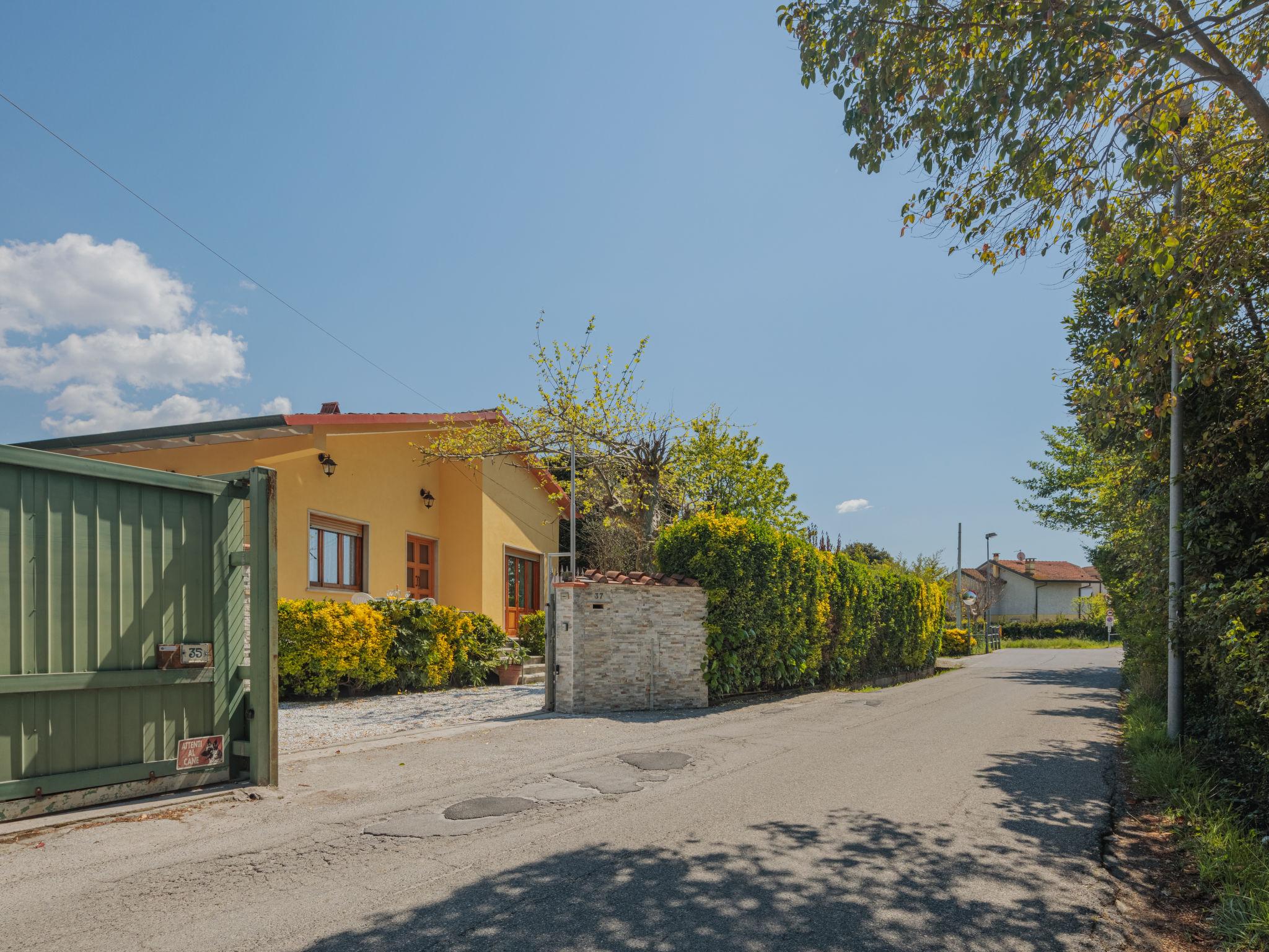 Photo 2 - Maison de 2 chambres à Pietrasanta avec jardin et terrasse