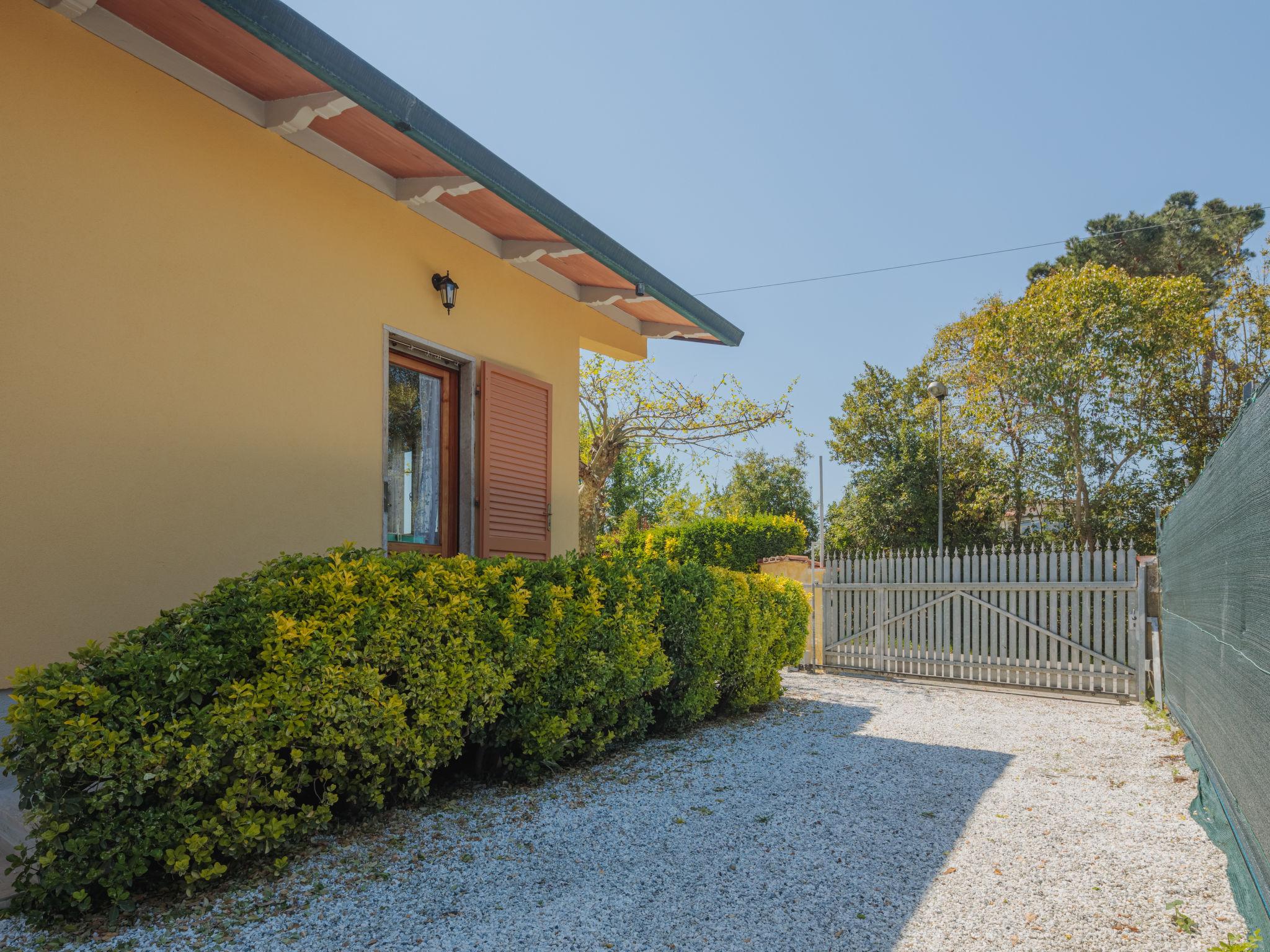 Photo 3 - Maison de 2 chambres à Pietrasanta avec jardin et vues à la mer