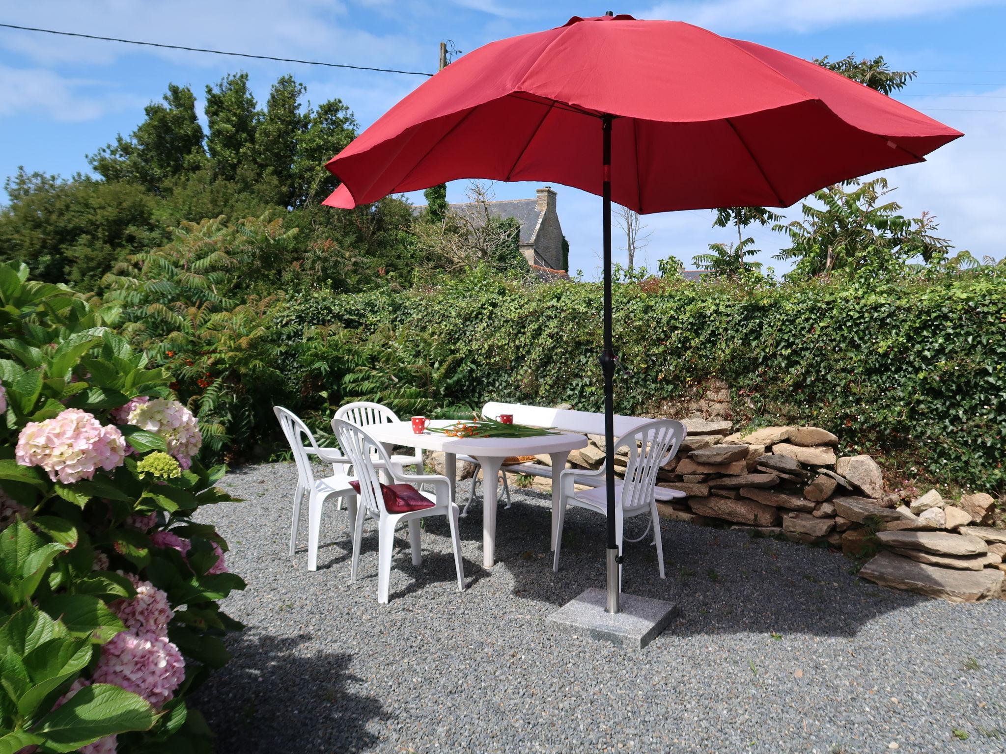 Foto 2 - Haus mit 2 Schlafzimmern in Lampaul-Ploudalmézeau mit garten und blick aufs meer