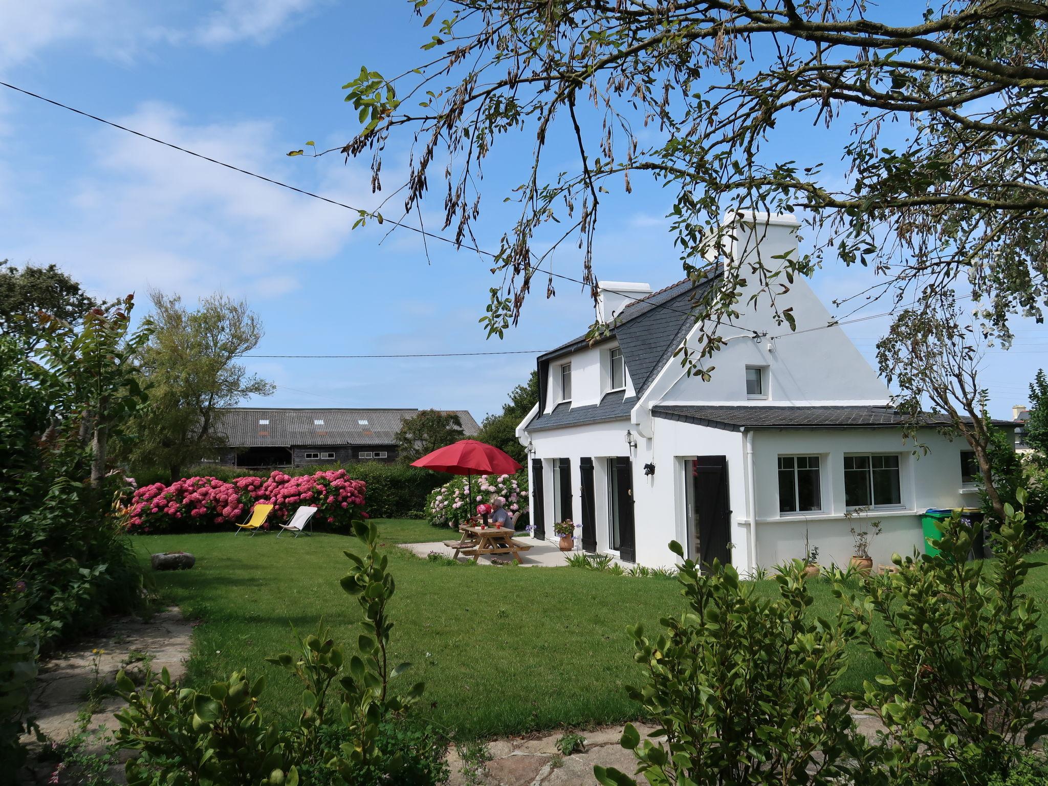 Photo 6 - Maison de 2 chambres à Lampaul-Ploudalmézeau avec jardin et vues à la mer