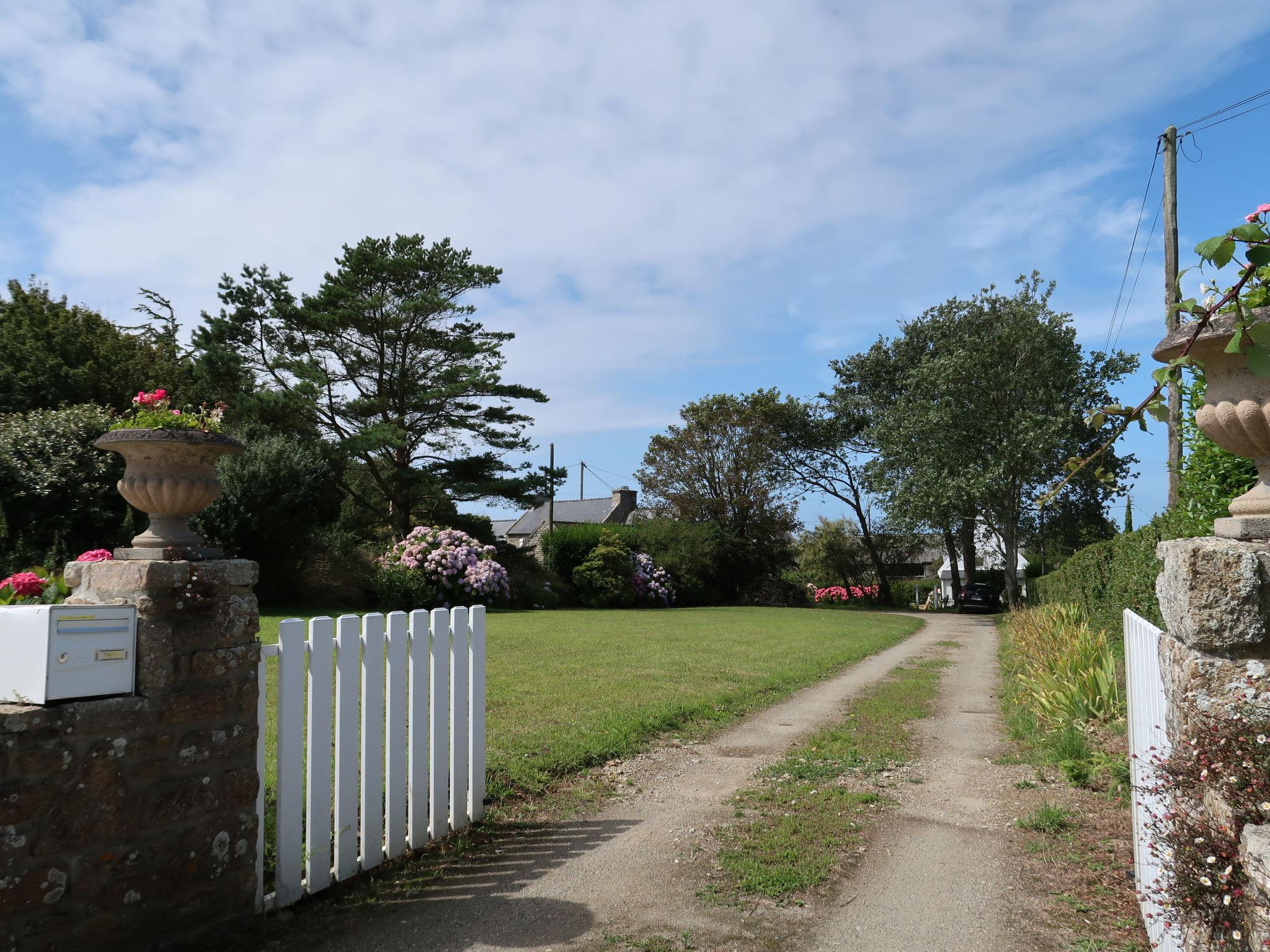 Photo 26 - Maison de 2 chambres à Lampaul-Ploudalmézeau avec jardin et vues à la mer