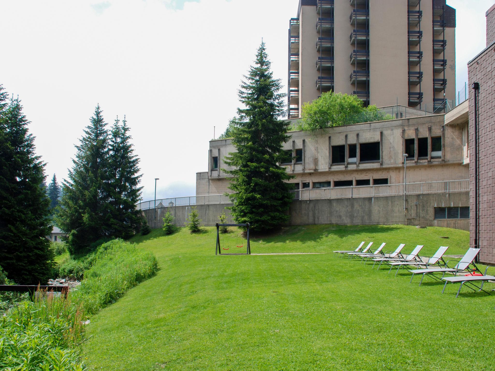 Foto 1 - Apartamento de 1 quarto em Mesocco com piscina e vista para a montanha