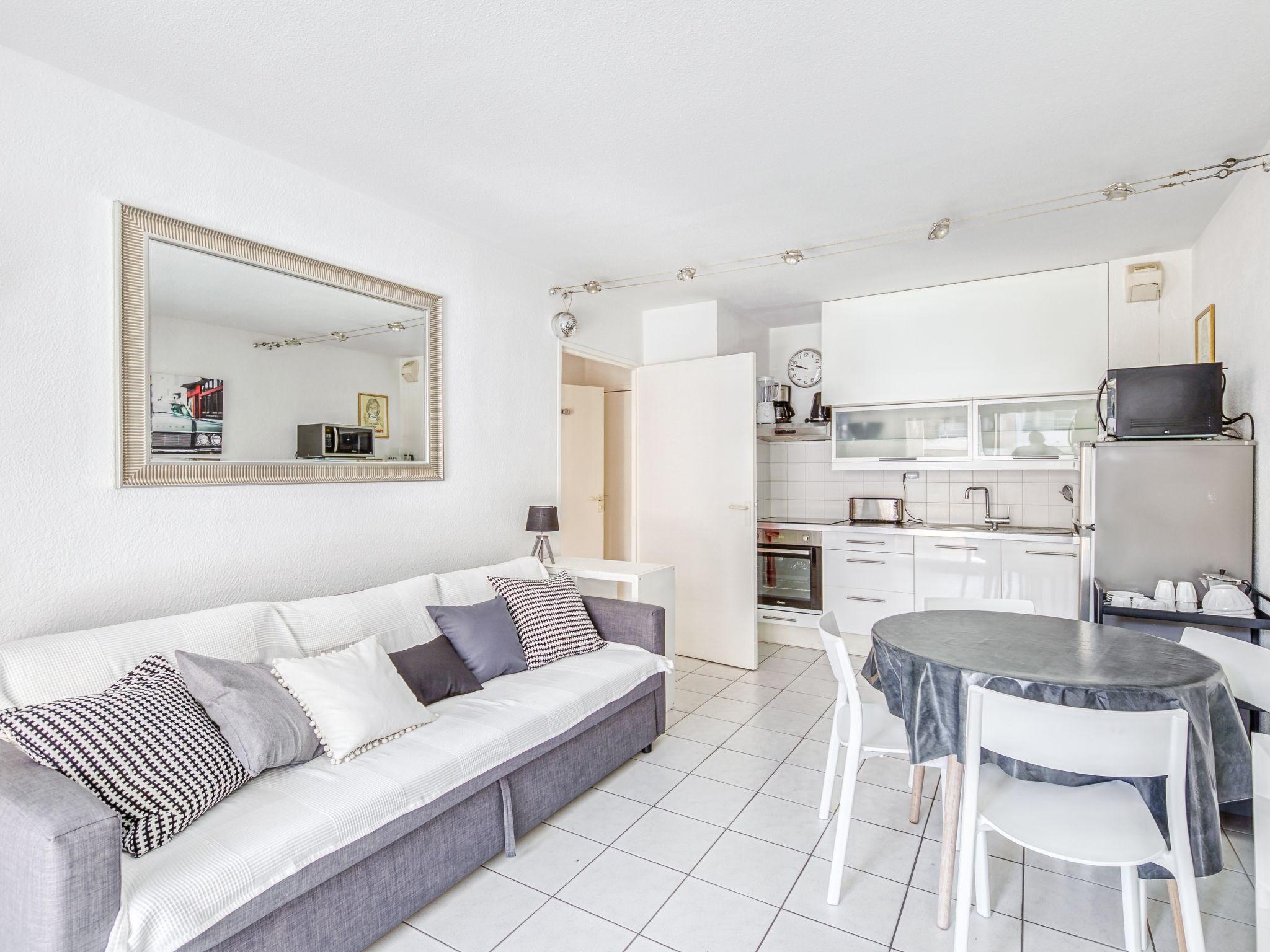 Foto 2 - Apartamento de 1 habitación en Fréjus con piscina y vistas al mar