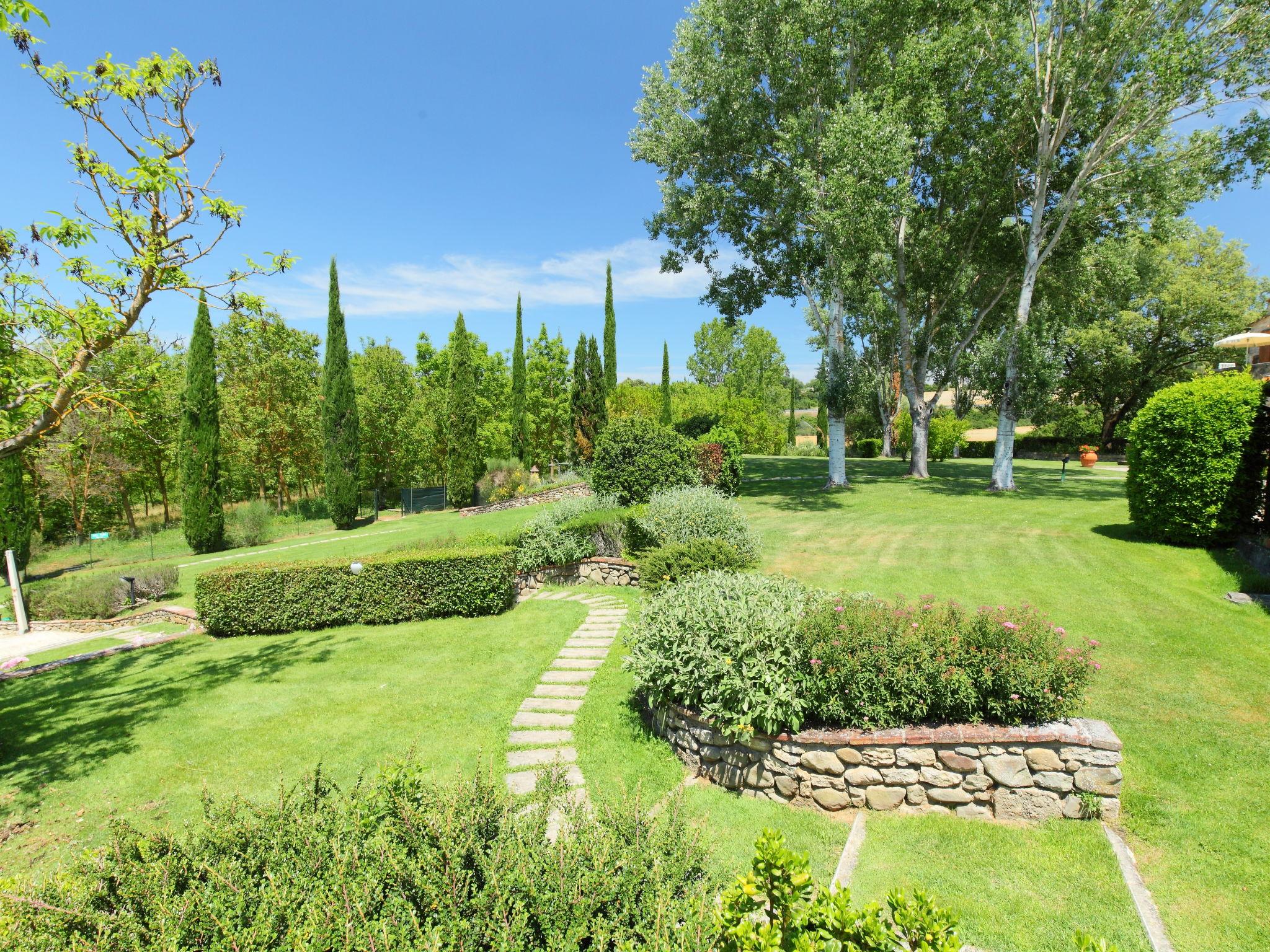 Foto 5 - Apartamento de 2 habitaciones en Rapolano Terme con piscina y jardín