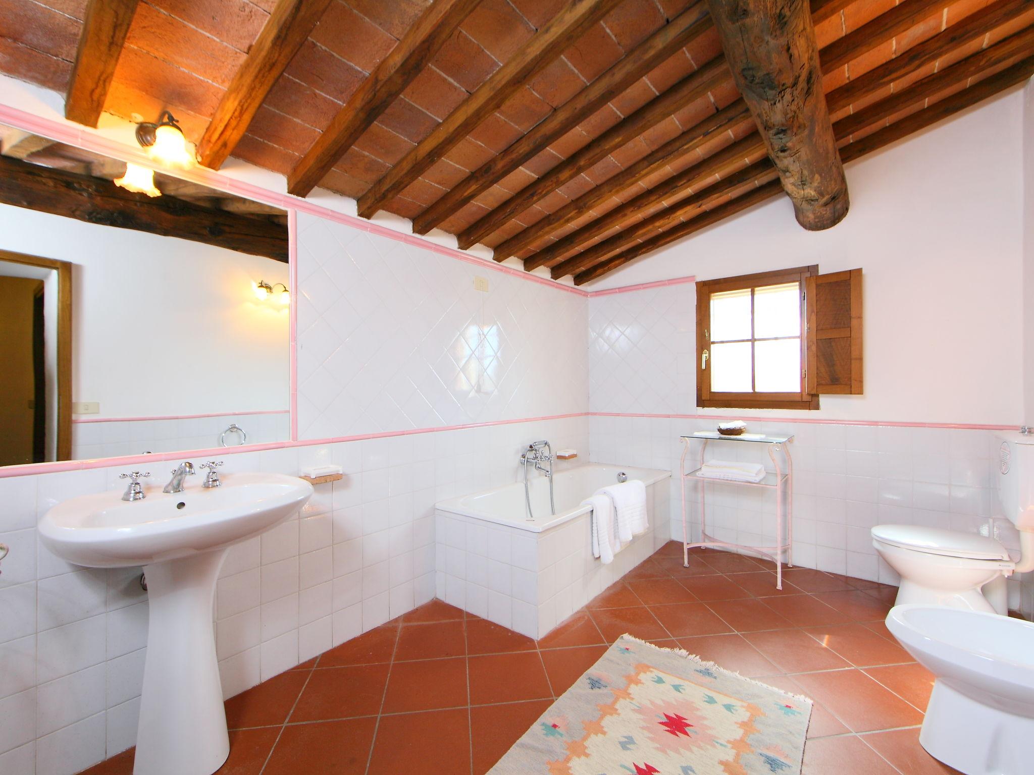 Photo 18 - 2 bedroom Apartment in Rapolano Terme with swimming pool and garden