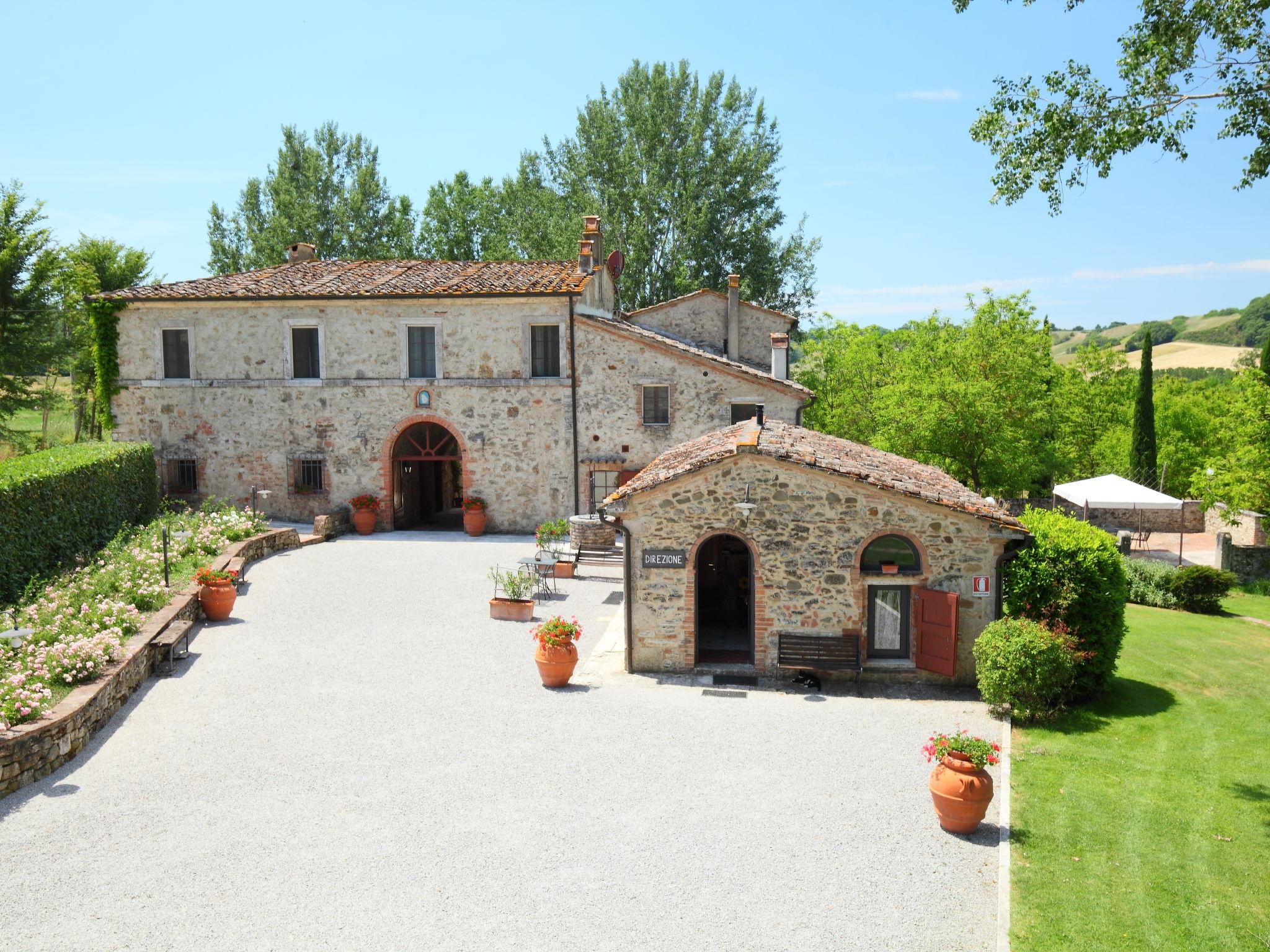 Foto 15 - Appartamento con 2 camere da letto a Rapolano Terme con piscina e giardino