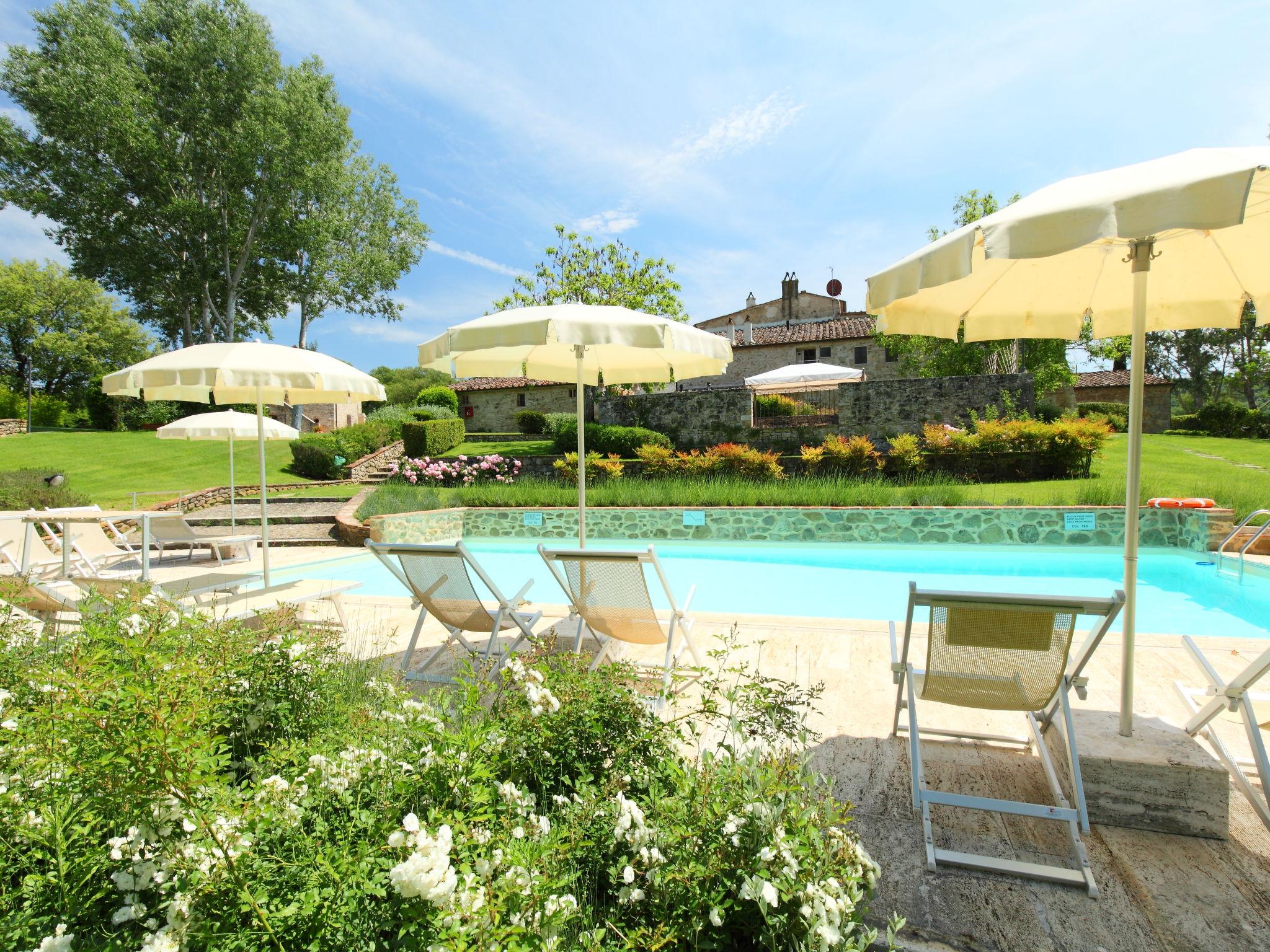 Foto 30 - Appartamento con 2 camere da letto a Rapolano Terme con piscina e giardino