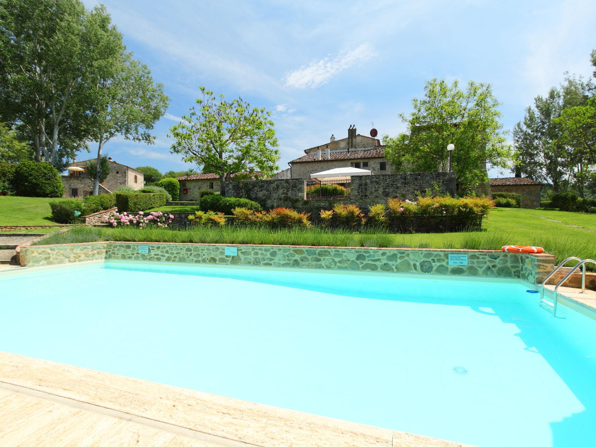 Foto 19 - Apartamento de 2 habitaciones en Rapolano Terme con piscina y jardín