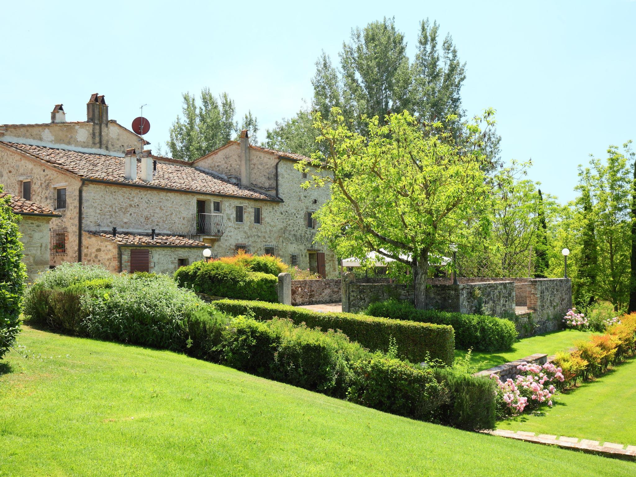 Foto 27 - Appartamento con 2 camere da letto a Rapolano Terme con piscina e giardino