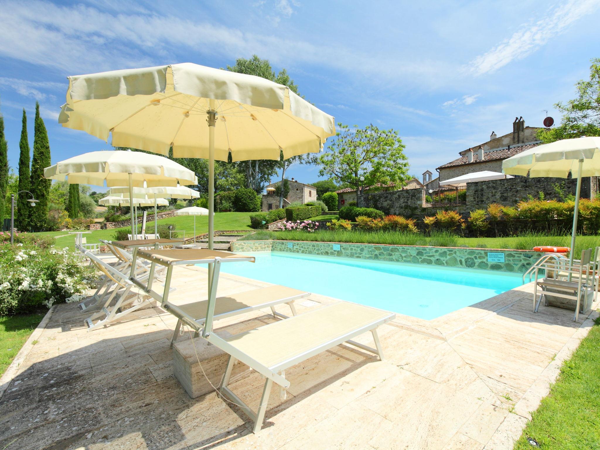 Foto 25 - Appartamento con 2 camere da letto a Rapolano Terme con piscina e giardino