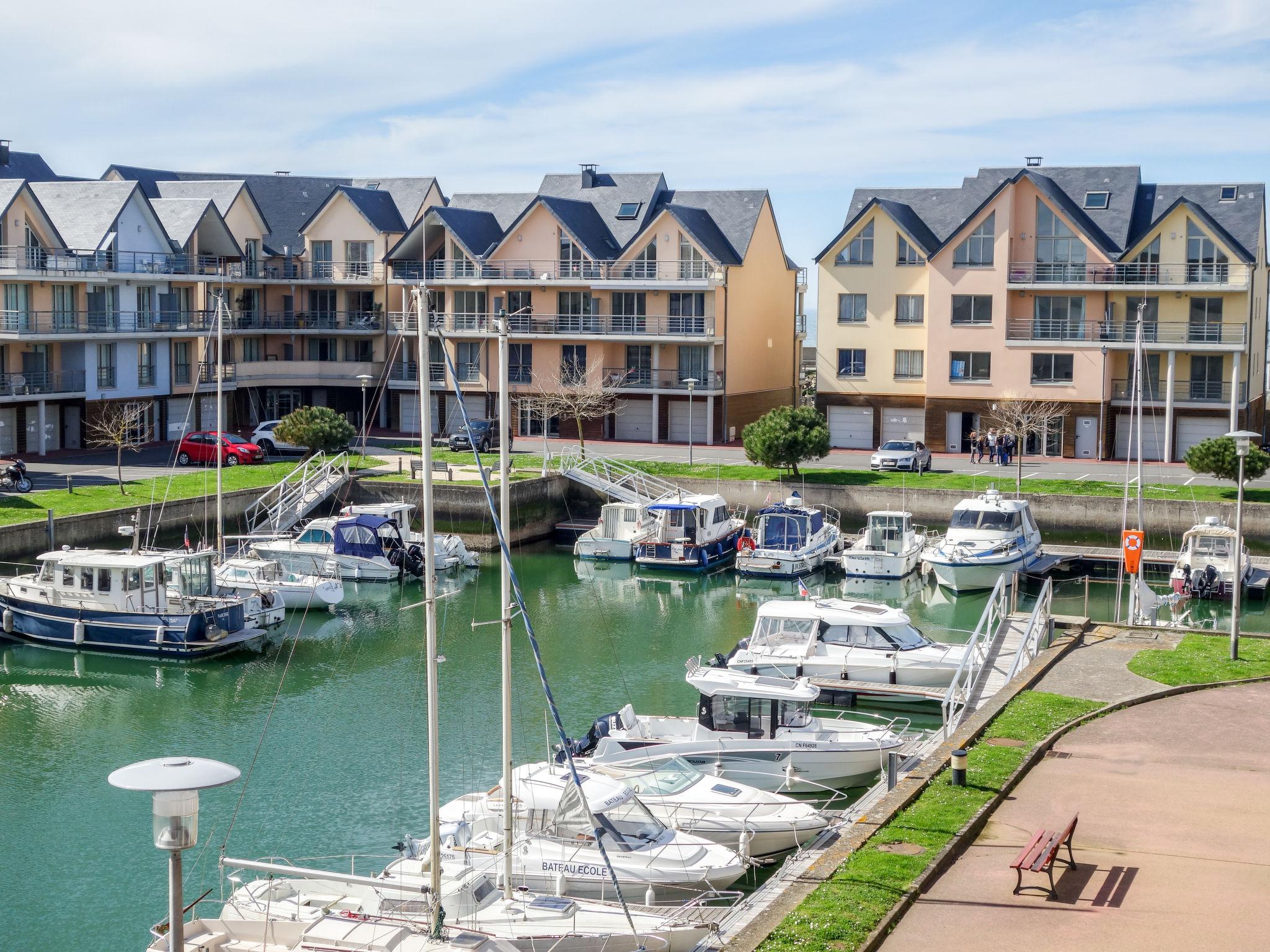 Photo 3 - 1 bedroom Apartment in Deauville with terrace and sea view