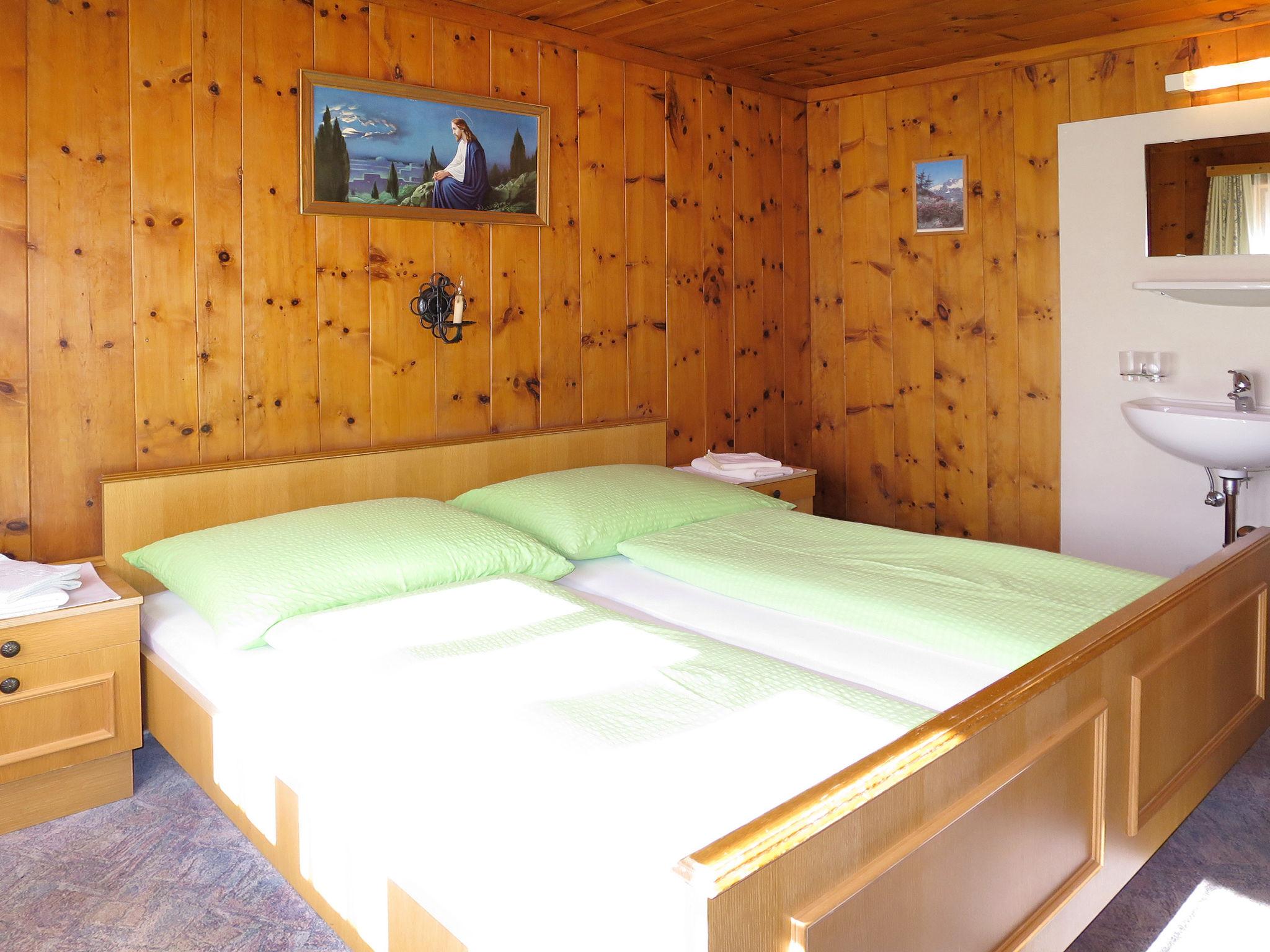 Foto 12 - Appartamento con 5 camere da letto a Tux con terrazza e vista sulle montagne