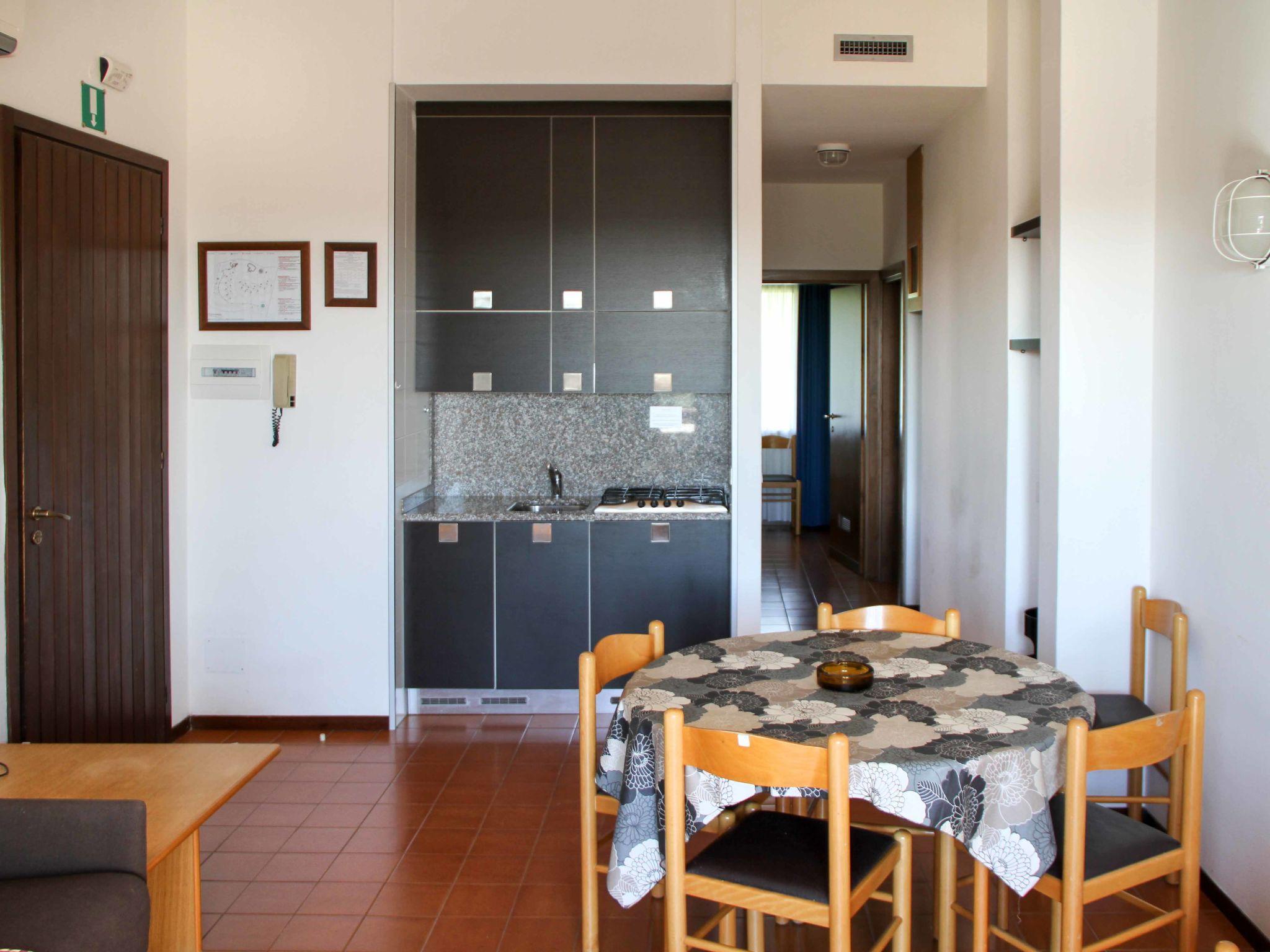 Foto 6 - Appartamento con 1 camera da letto a Moniga del Garda con piscina e vista sulle montagne