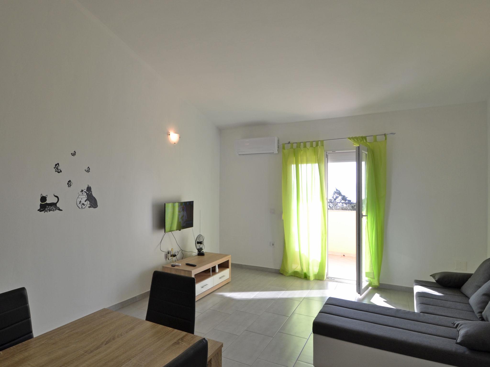 Foto 5 - Appartamento con 2 camere da letto a Jasenice con terrazza e vista mare
