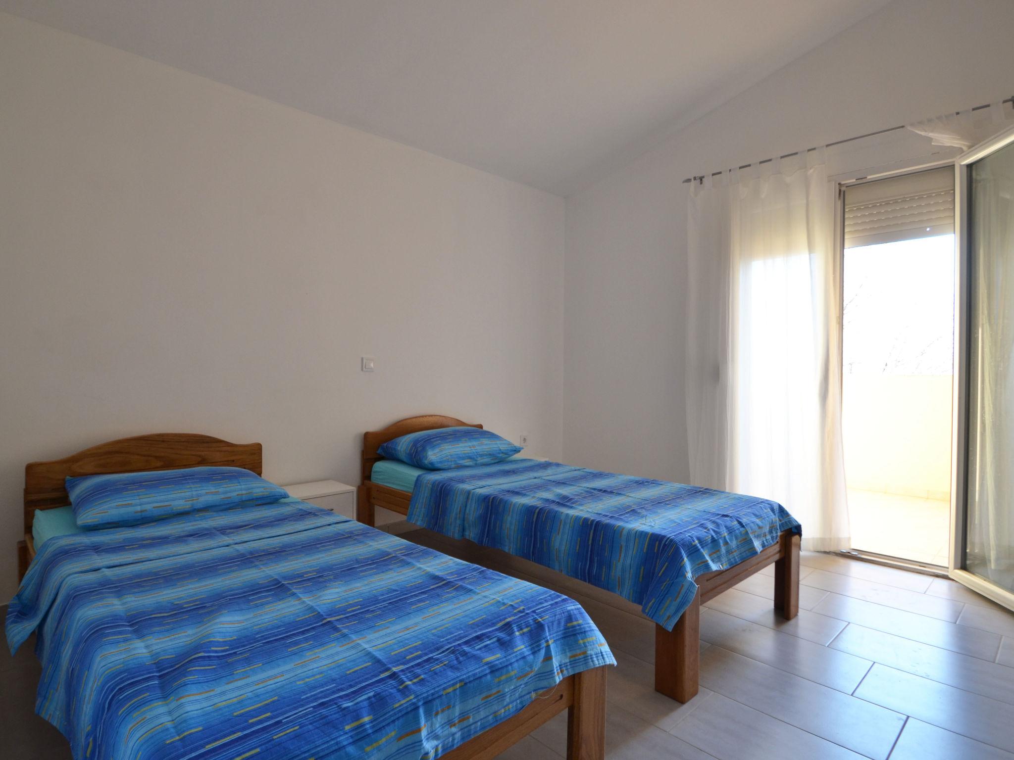 Foto 10 - Appartamento con 2 camere da letto a Jasenice con terrazza e vista mare