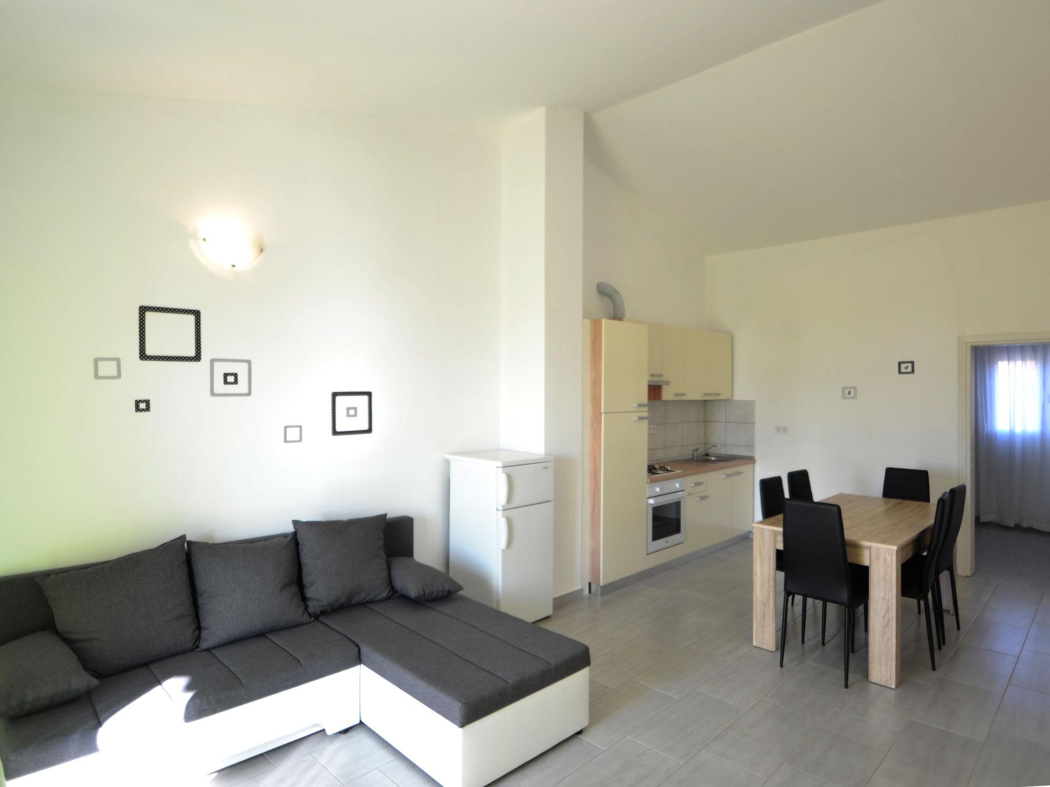 Foto 3 - Apartamento de 2 quartos em Jasenice com terraço e vistas do mar