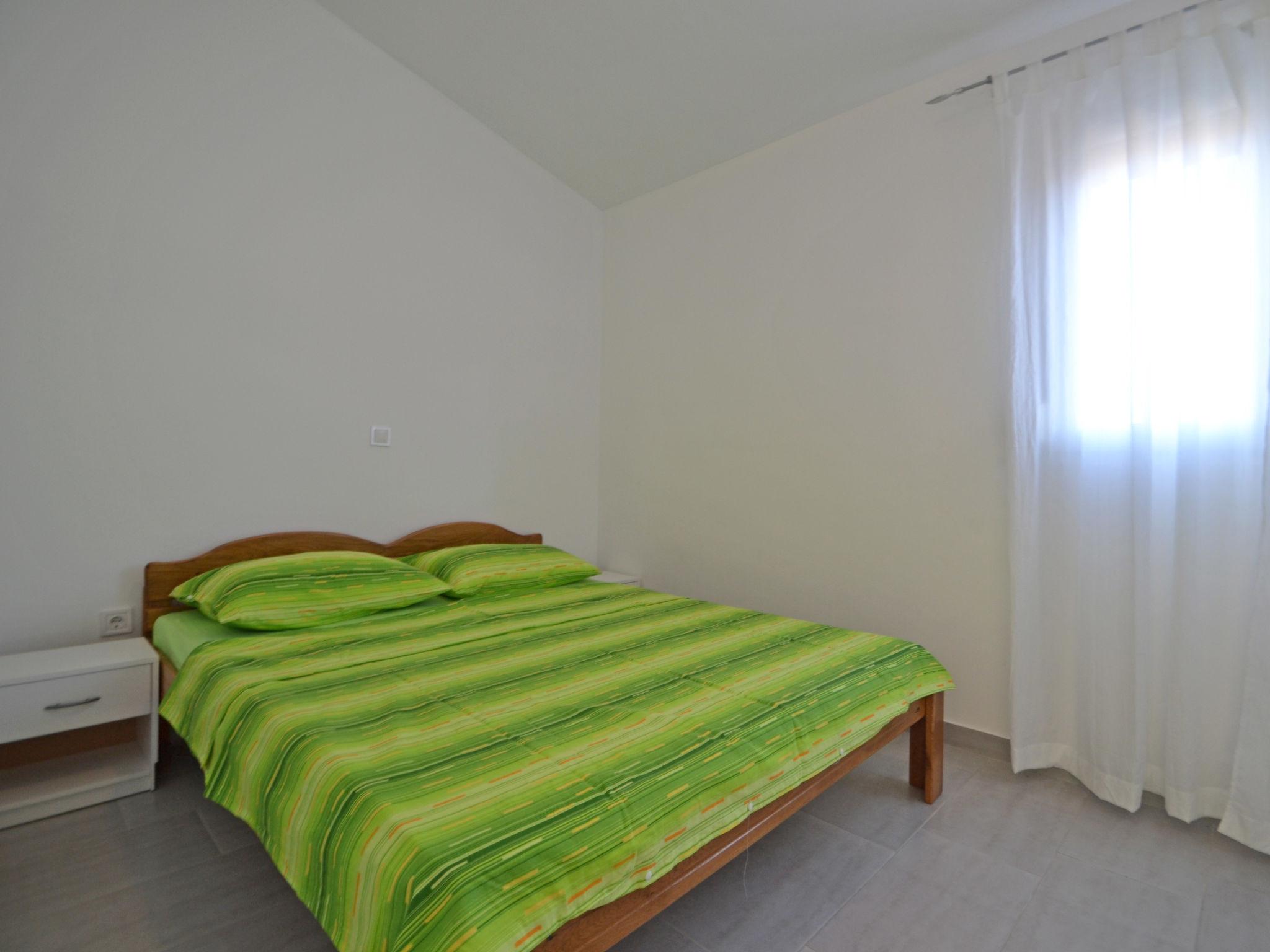 Foto 7 - Appartamento con 2 camere da letto a Jasenice con terrazza