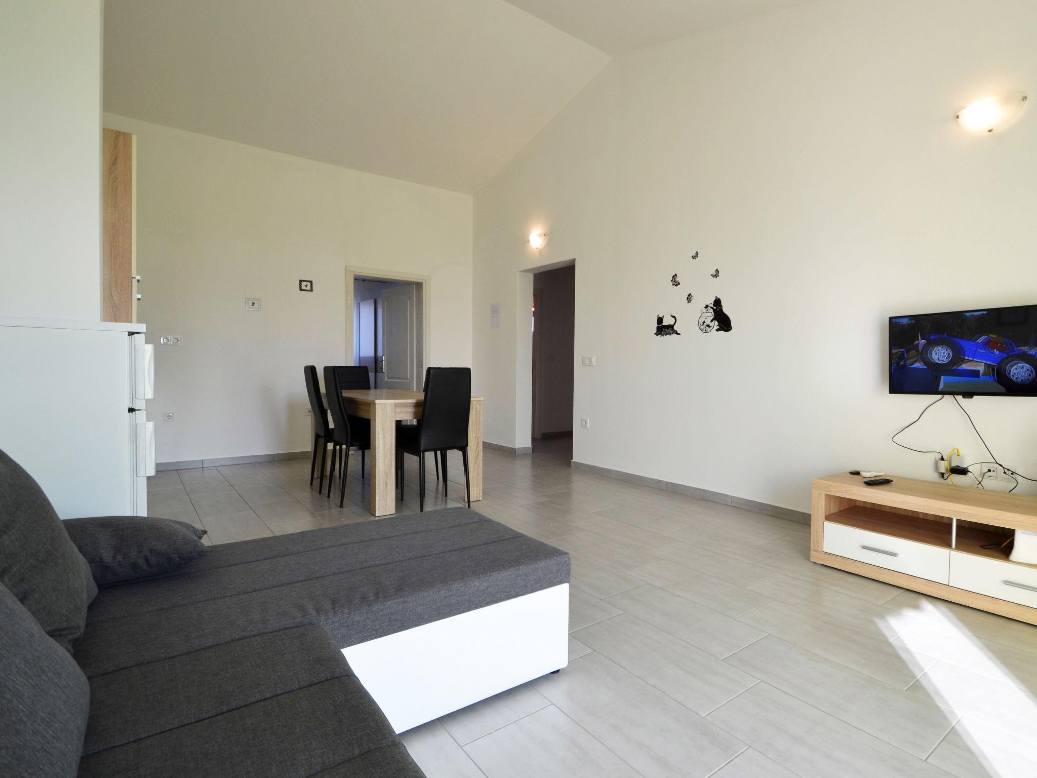 Foto 2 - Apartamento de 2 habitaciones en Jasenice con terraza y vistas al mar