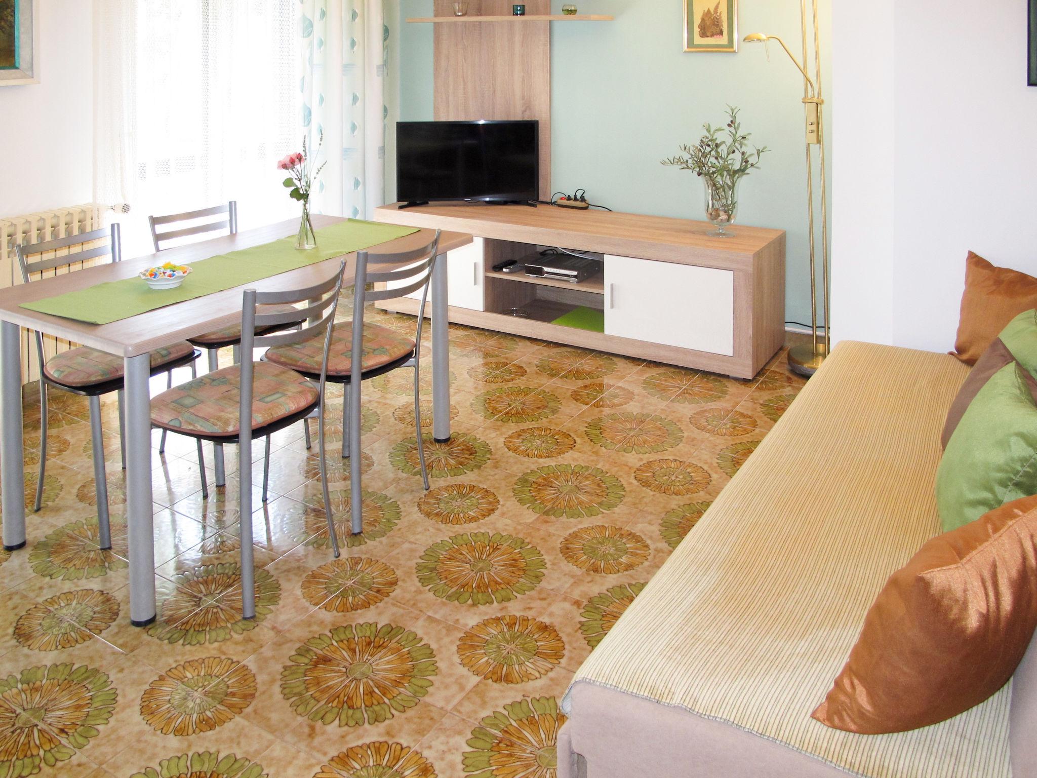 Photo 5 - 2 bedroom Apartment in Medulin with garden and terrace