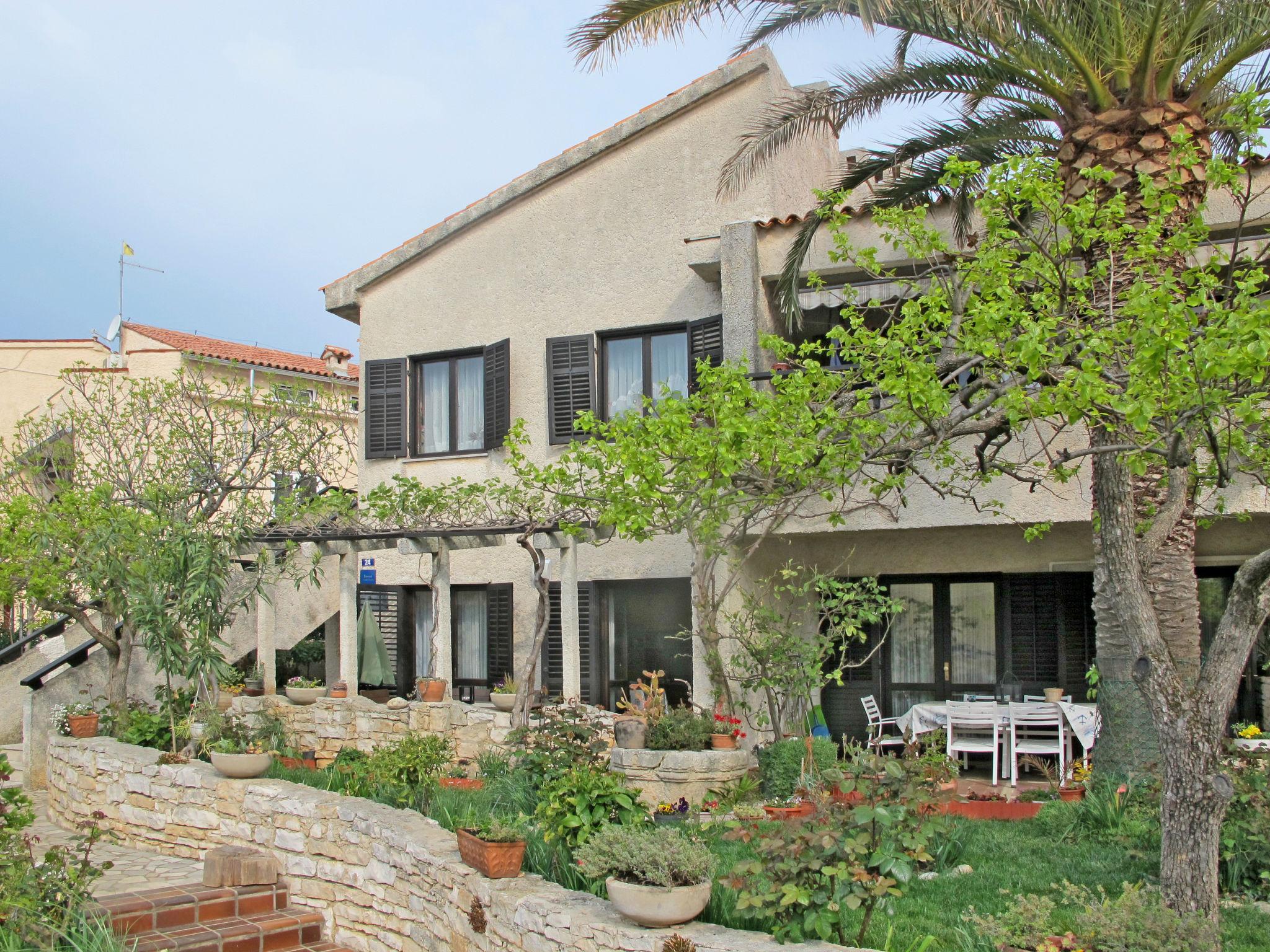 Photo 1 - Appartement de 2 chambres à Medulin avec terrasse et vues à la mer