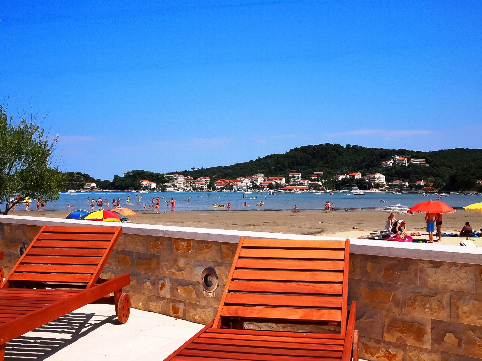 Photo 25 - Maison de 2 chambres à Rab avec piscine et terrasse