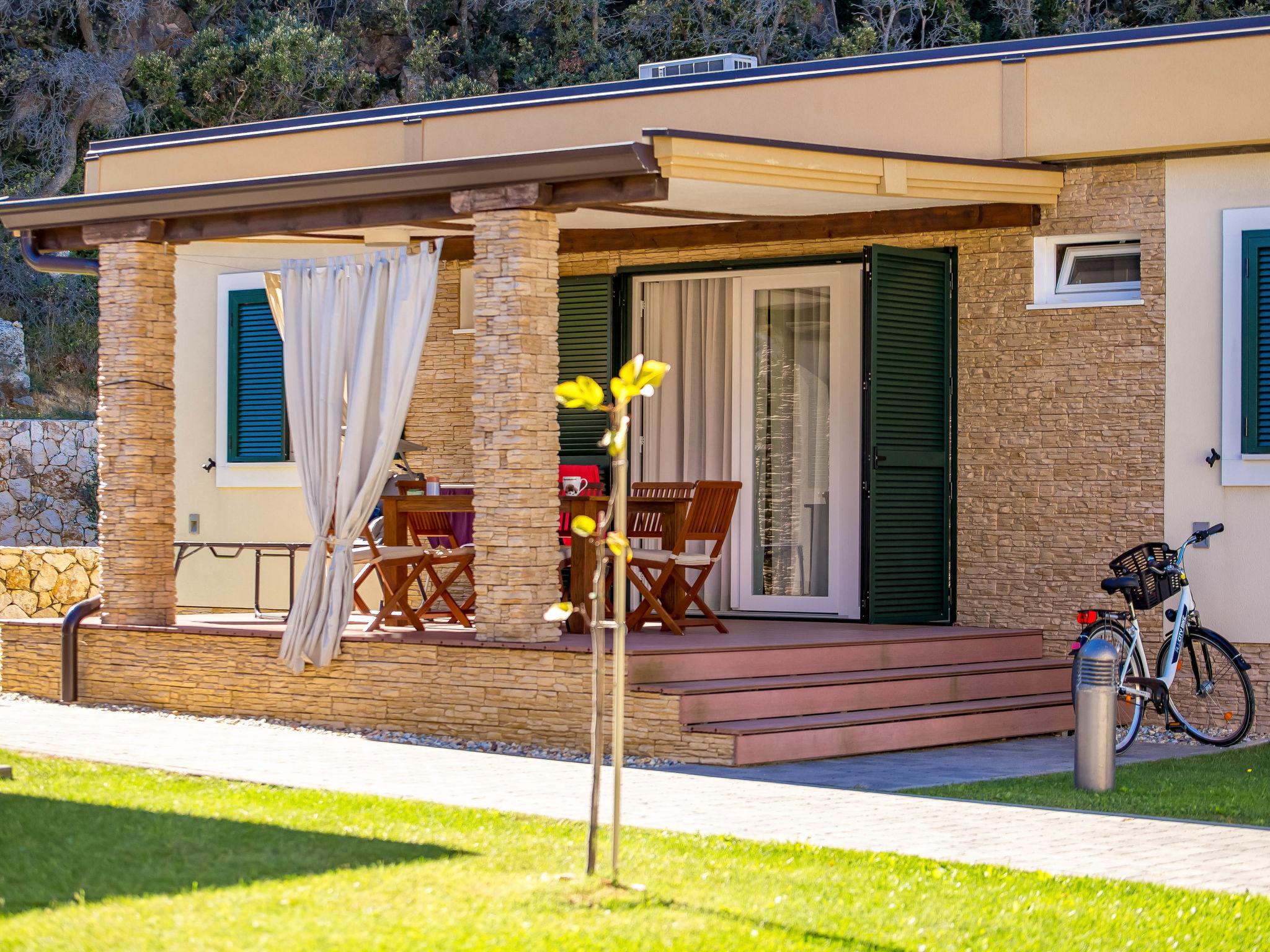 Foto 40 - Casa con 2 camere da letto a Rab con piscina e terrazza