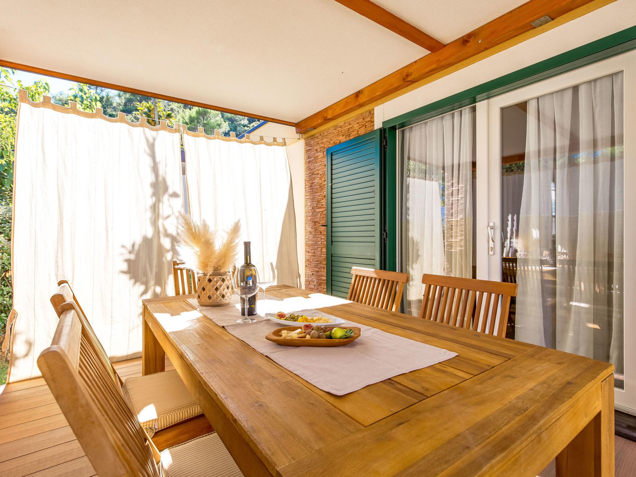 Photo 3 - Maison de 2 chambres à Rab avec piscine et terrasse