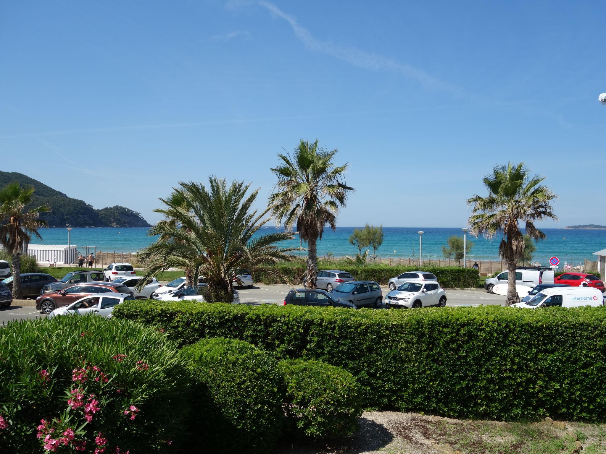 Foto 18 - Appartamento a Saint-Cyr-sur-Mer con terrazza e vista mare