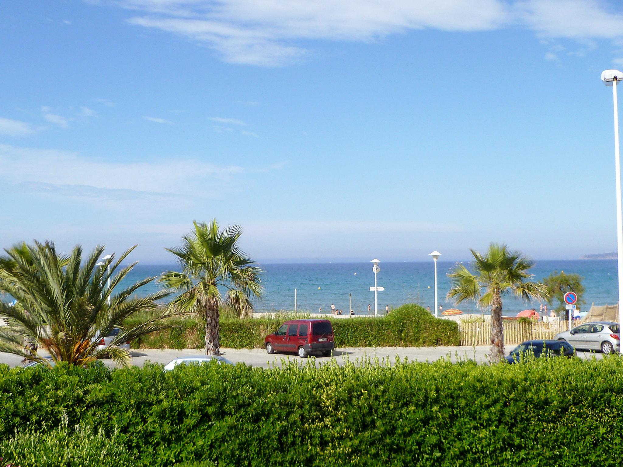 Foto 20 - Appartamento a Saint-Cyr-sur-Mer con terrazza e vista mare