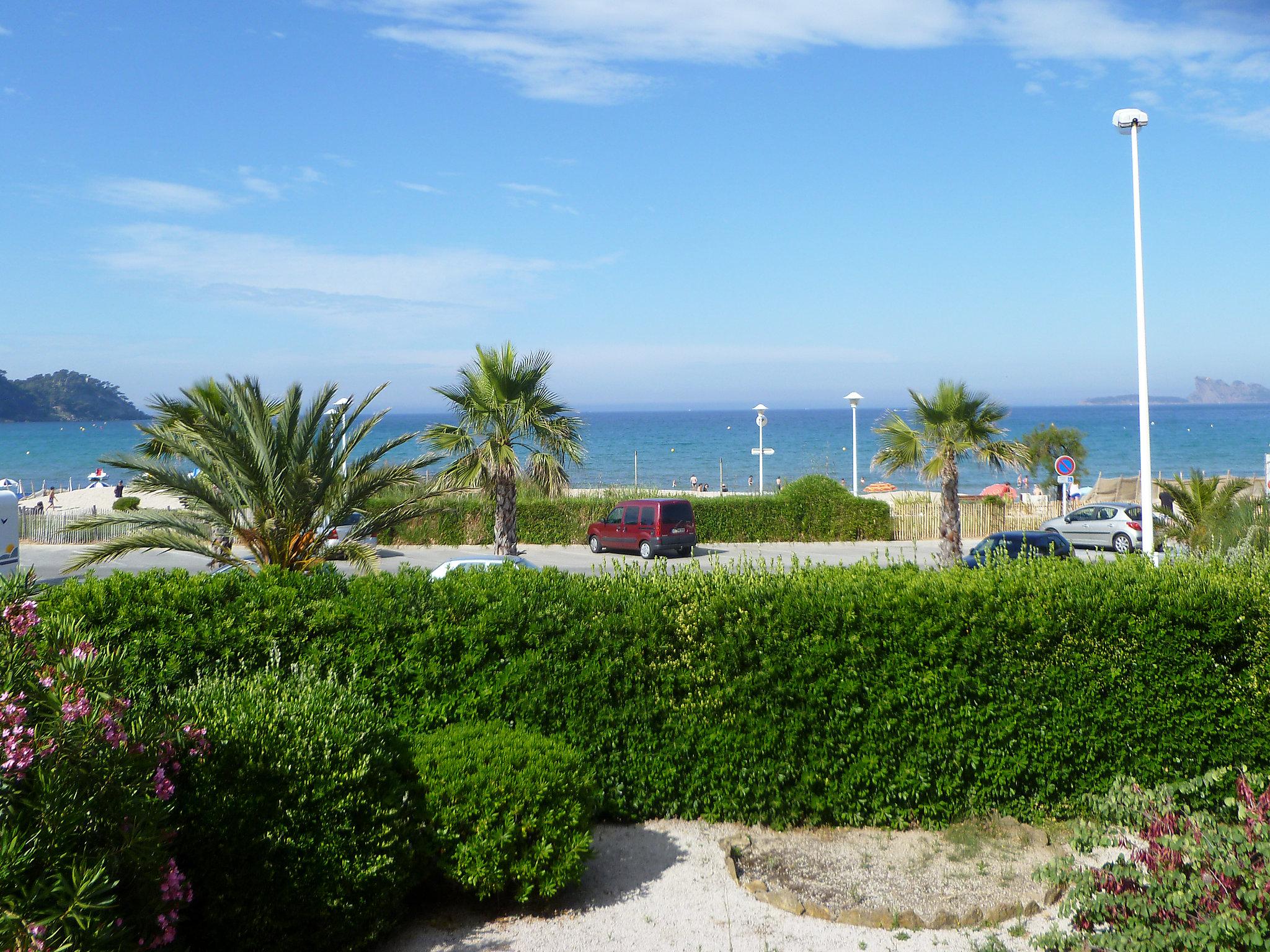 Foto 19 - Appartamento a Saint-Cyr-sur-Mer con terrazza e vista mare