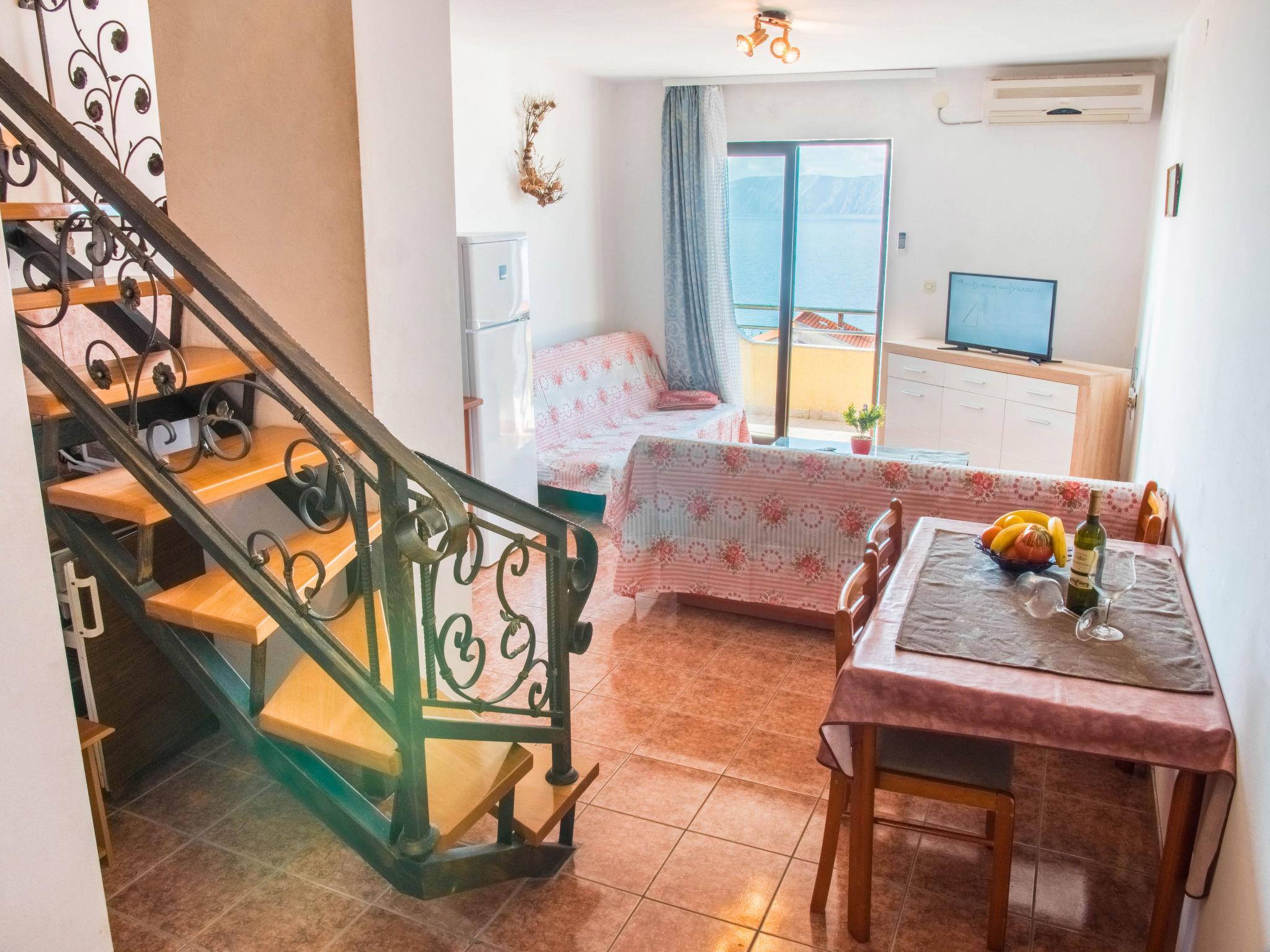 Photo 2 - Appartement de 2 chambres à Novi Vinodolski avec terrasse et vues à la mer