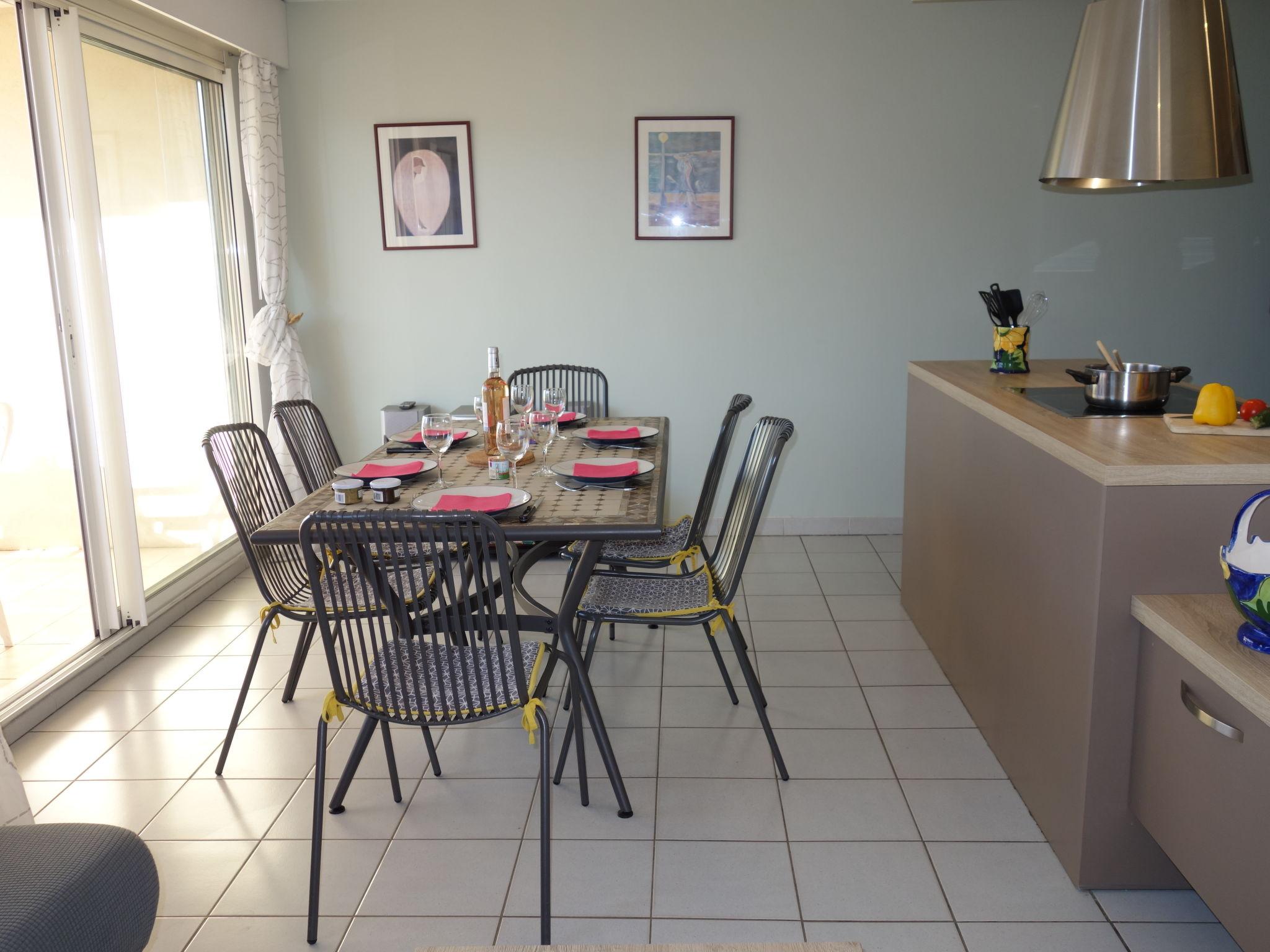 Photo 6 - 2 bedroom Apartment in Le Grau-du-Roi with swimming pool and sea view