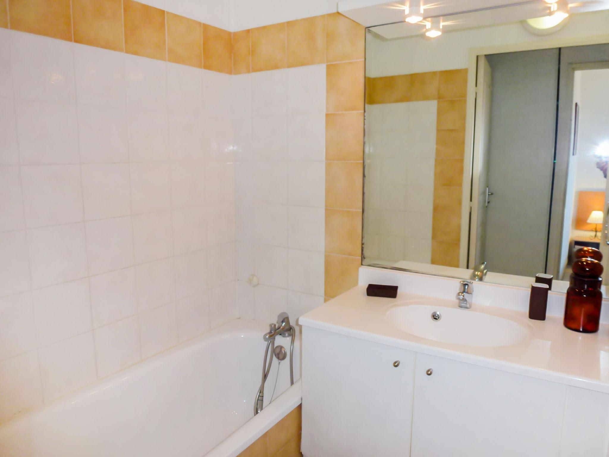 Foto 9 - Apartamento de 2 quartos em Le Grau-du-Roi com piscina e terraço