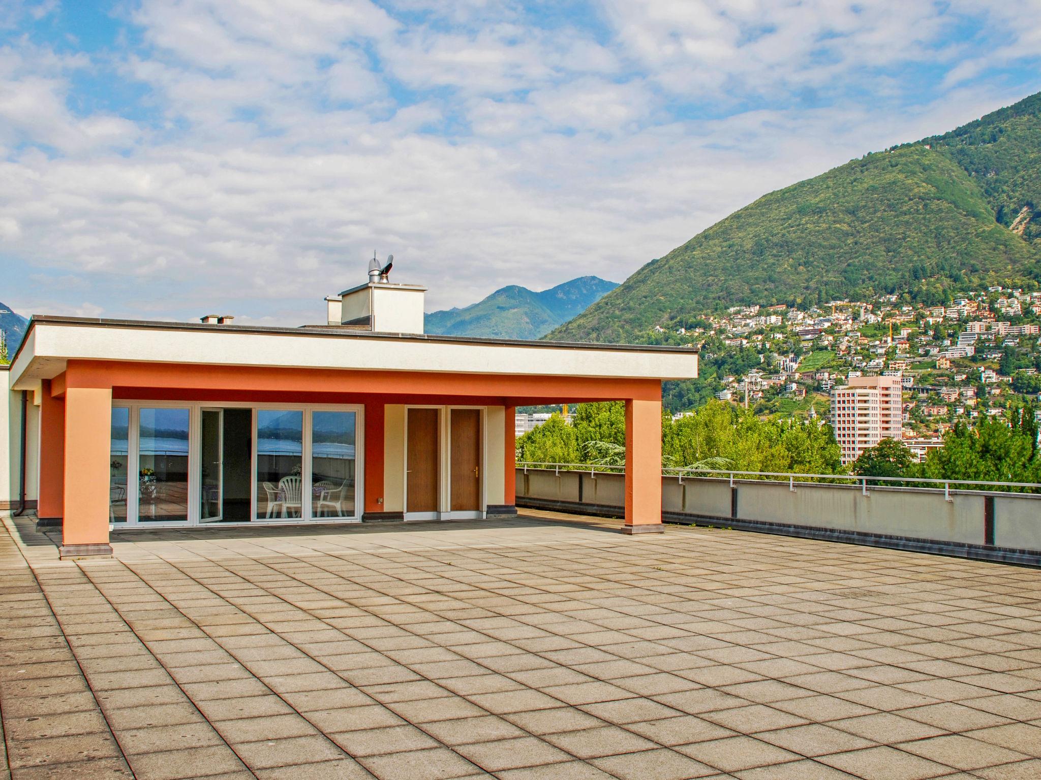 Foto 15 - Apartamento en Locarno con jardín y terraza