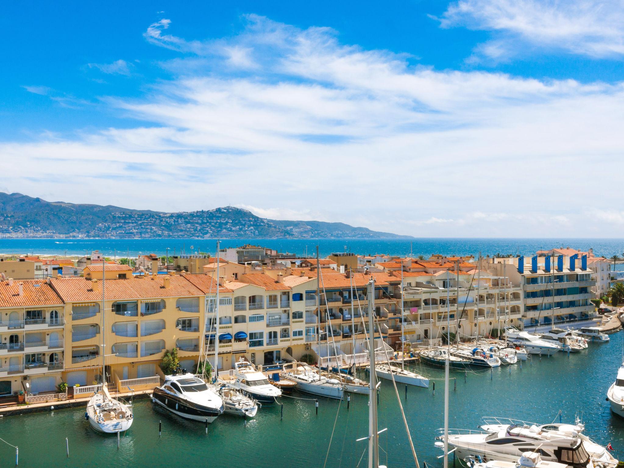 Foto 10 - Appartamento con 1 camera da letto a Castelló d'Empúries con vista mare