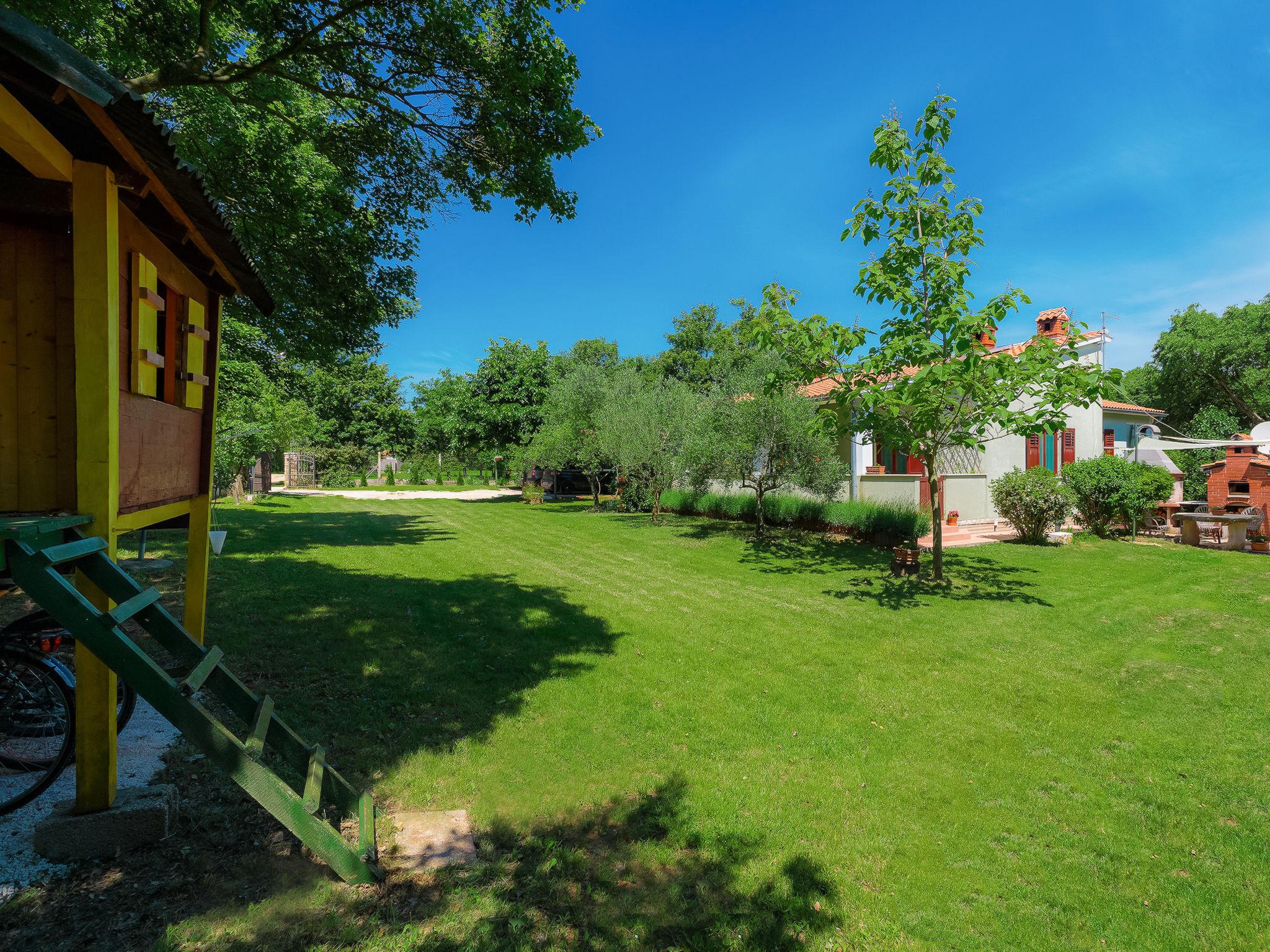 Foto 30 - Casa con 3 camere da letto a Ližnjan con piscina privata e giardino