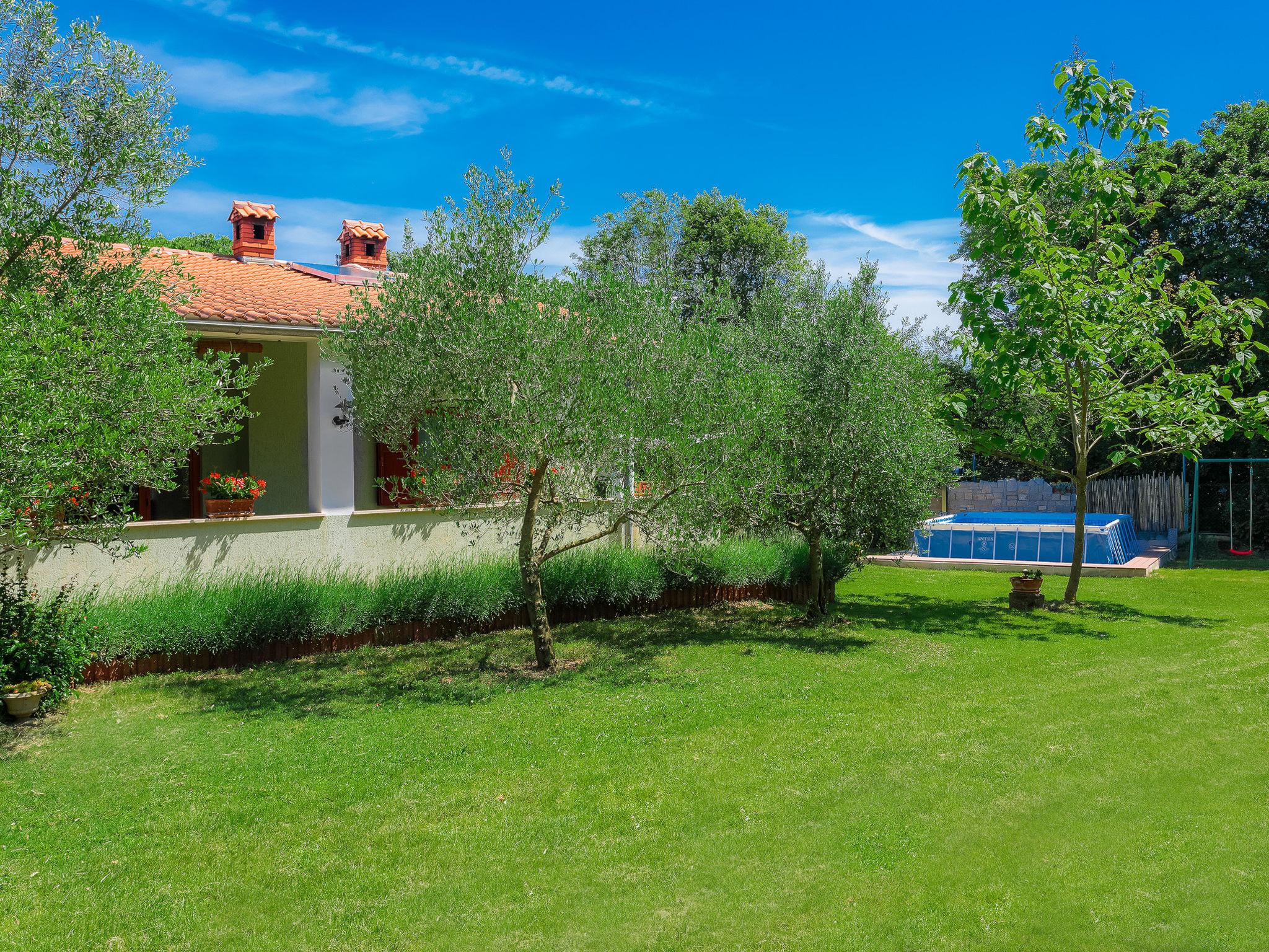 Foto 2 - Casa de 3 quartos em Ližnjan com piscina privada e jardim
