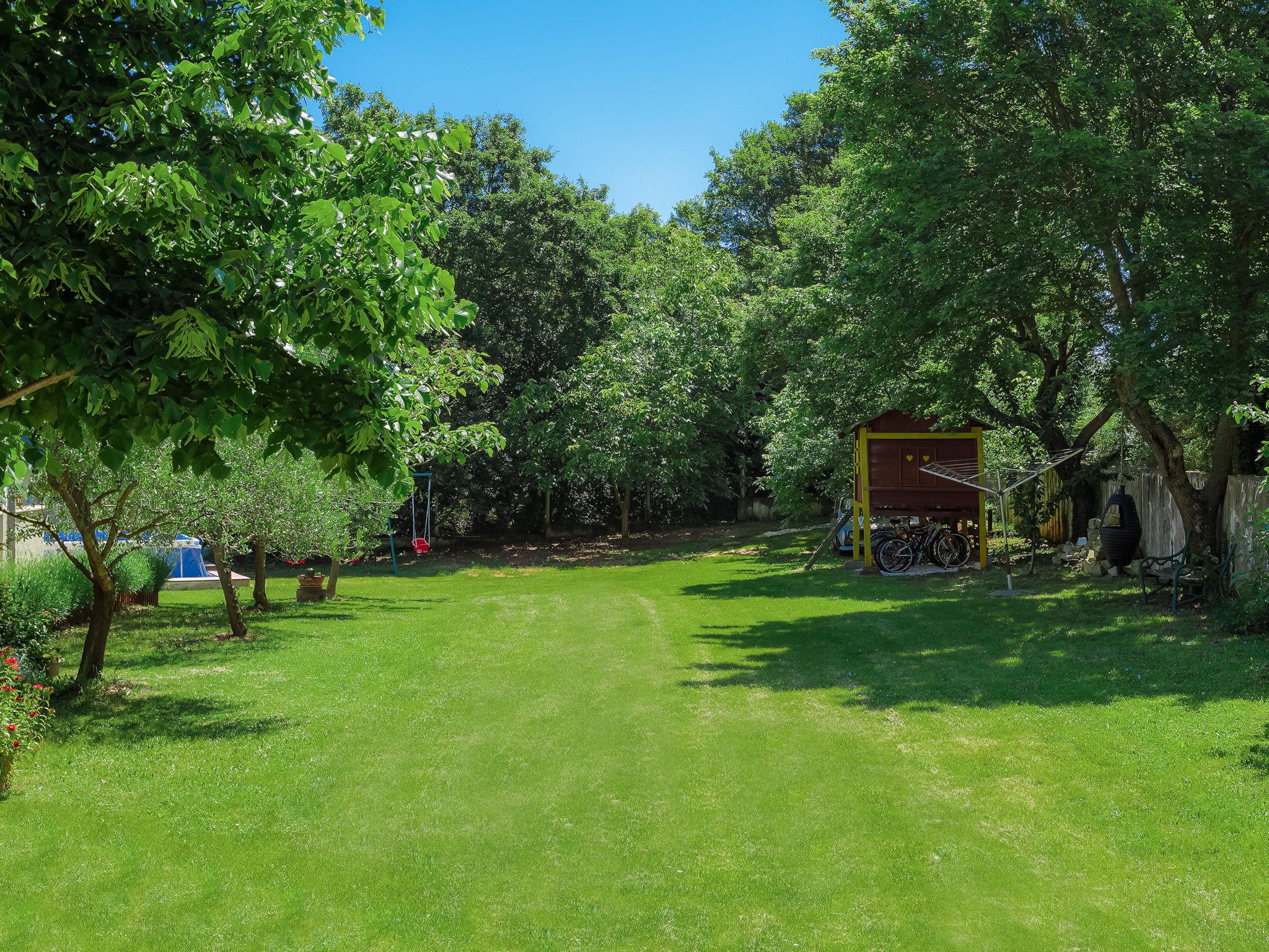 Photo 32 - Maison de 3 chambres à Ližnjan avec piscine privée et jardin