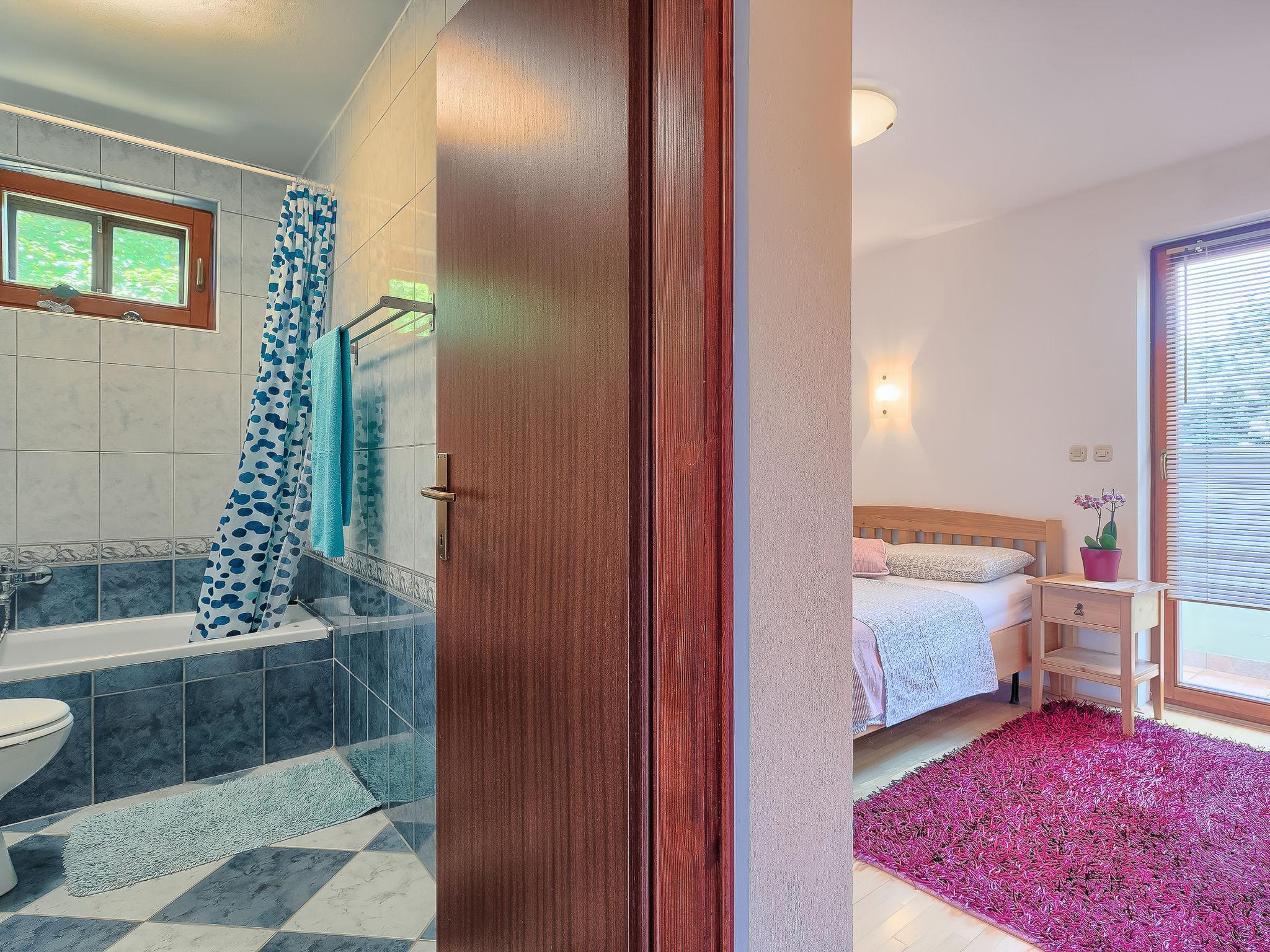 Foto 27 - Casa con 3 camere da letto a Ližnjan con piscina privata e giardino