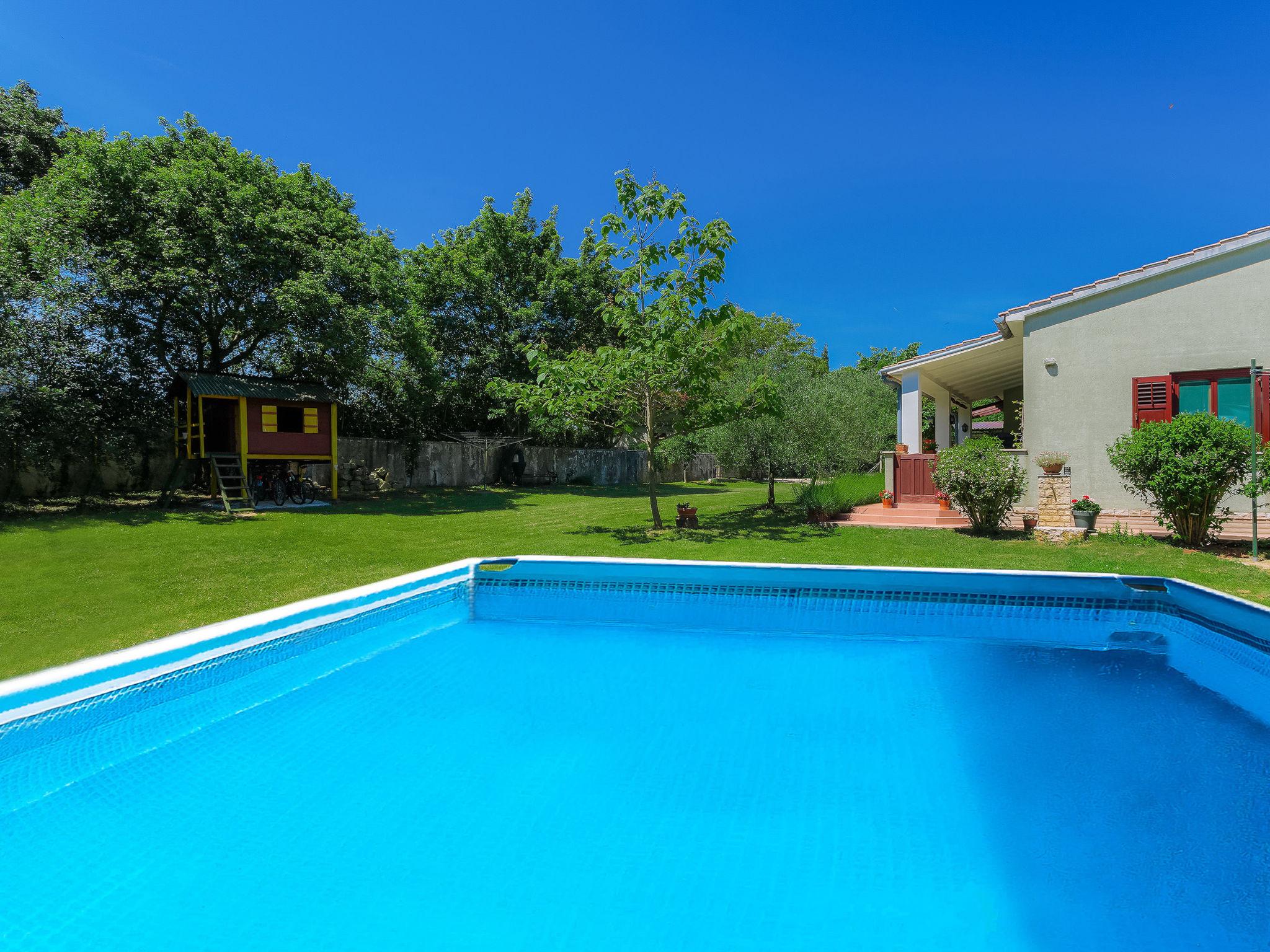 Photo 1 - Maison de 3 chambres à Ližnjan avec piscine privée et jardin